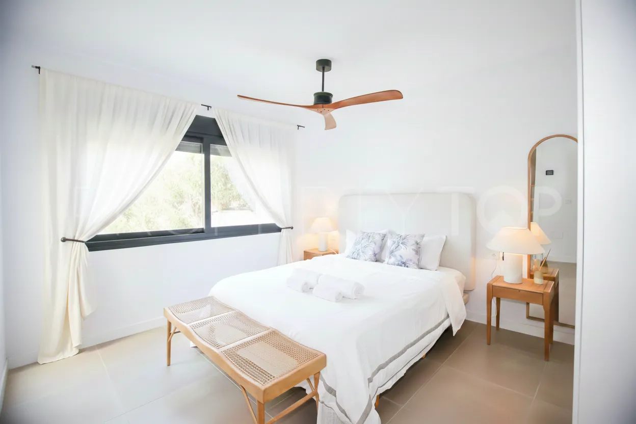 For sale 3 bedrooms town house in Agra Residencial