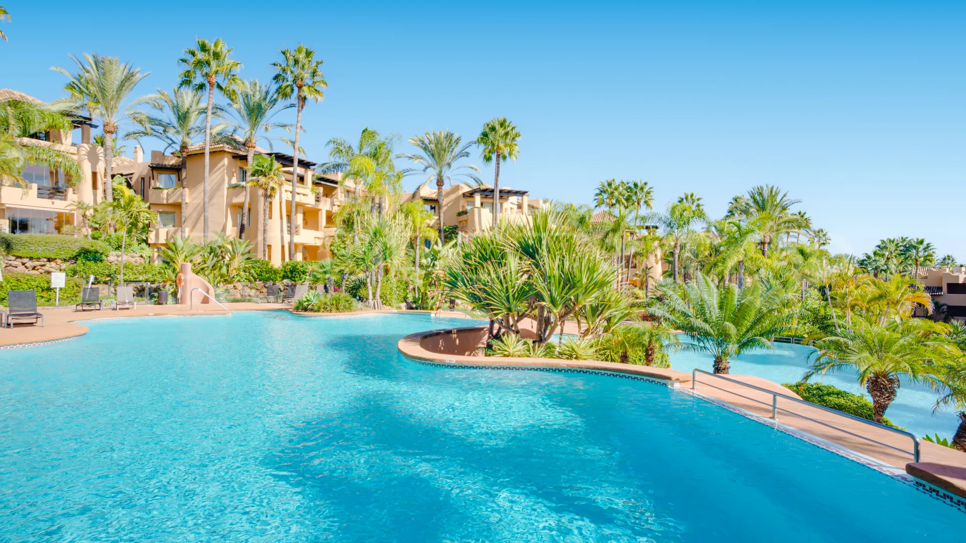 For sale ground floor apartment in Mansion Club