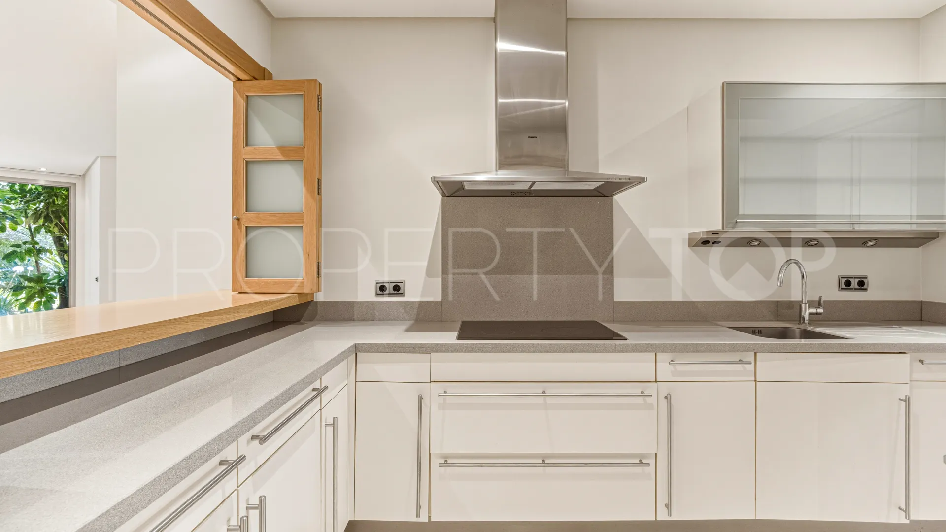 For sale ground floor apartment in Mansion Club