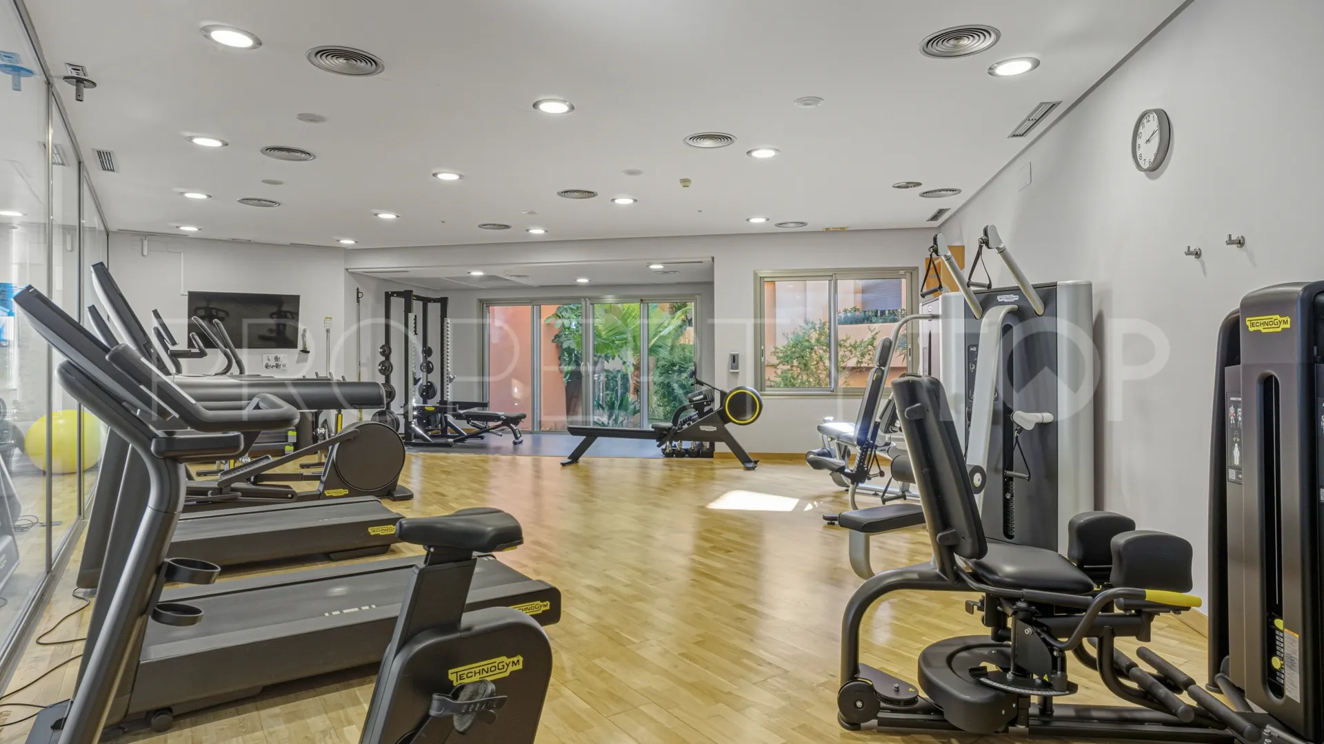 For sale ground floor apartment in Mansion Club