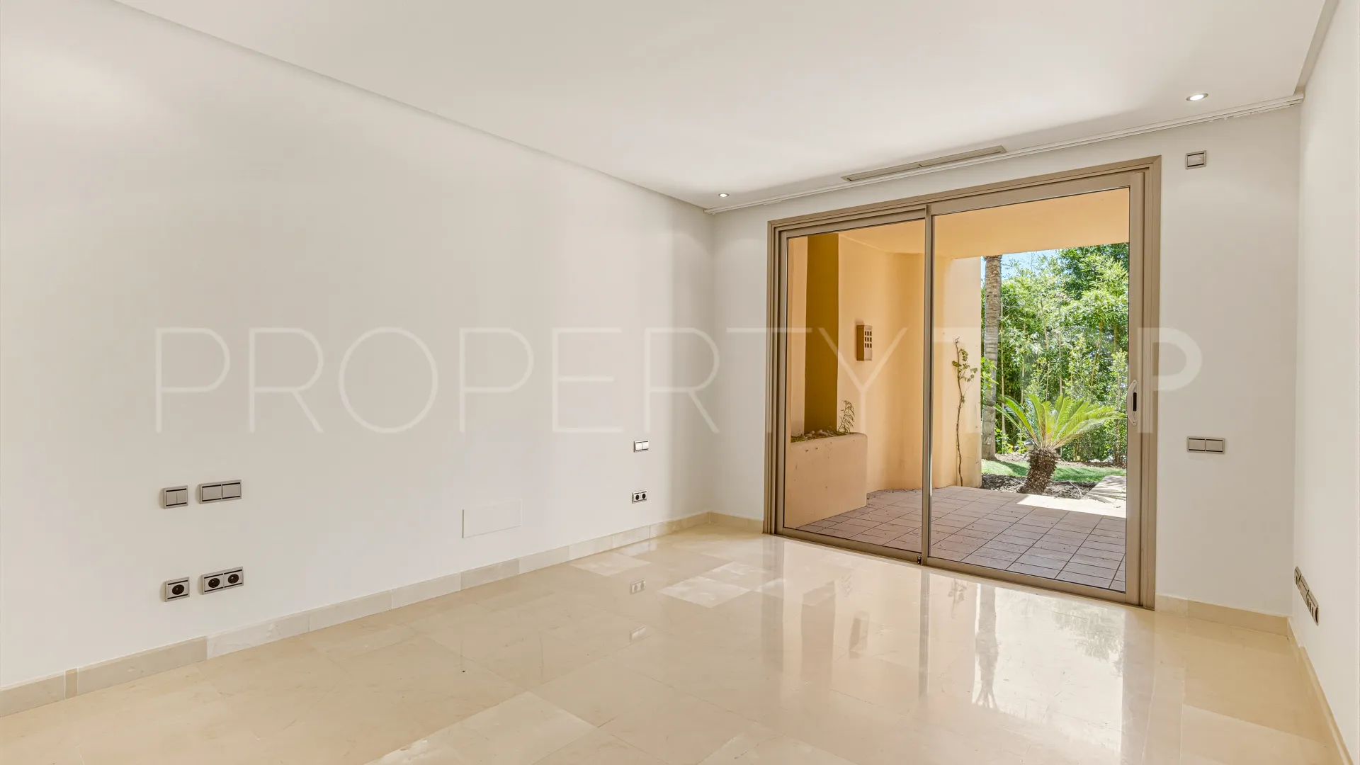 For sale ground floor apartment in Mansion Club