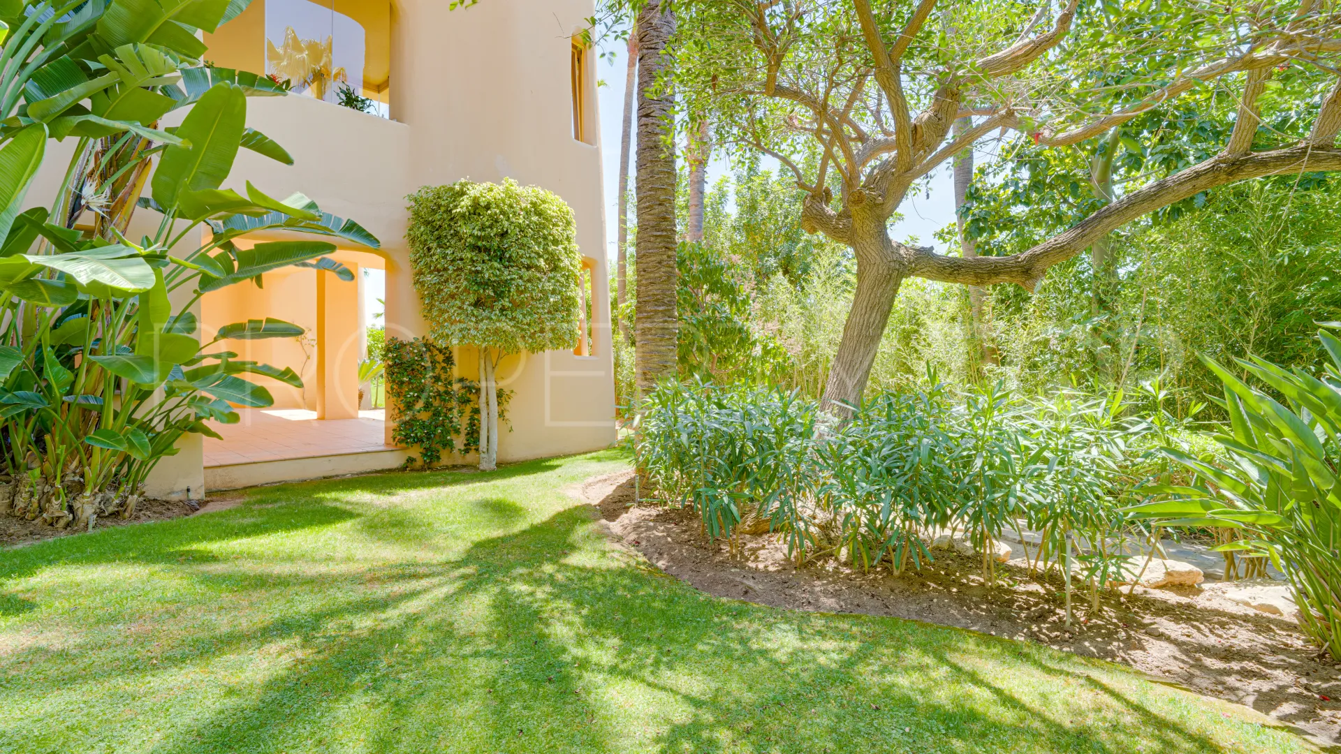 For sale ground floor apartment in Mansion Club
