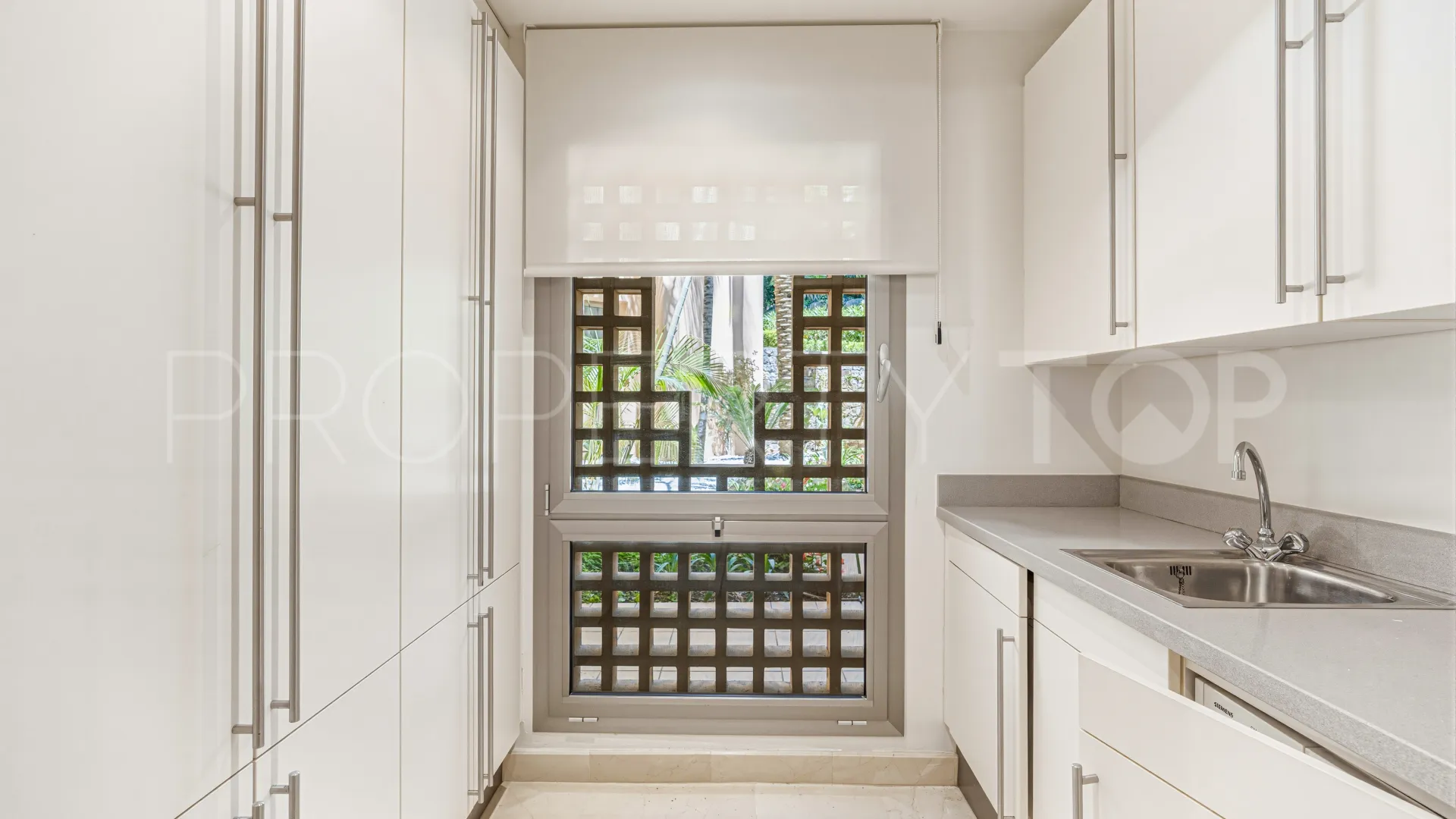 For sale ground floor apartment in Mansion Club