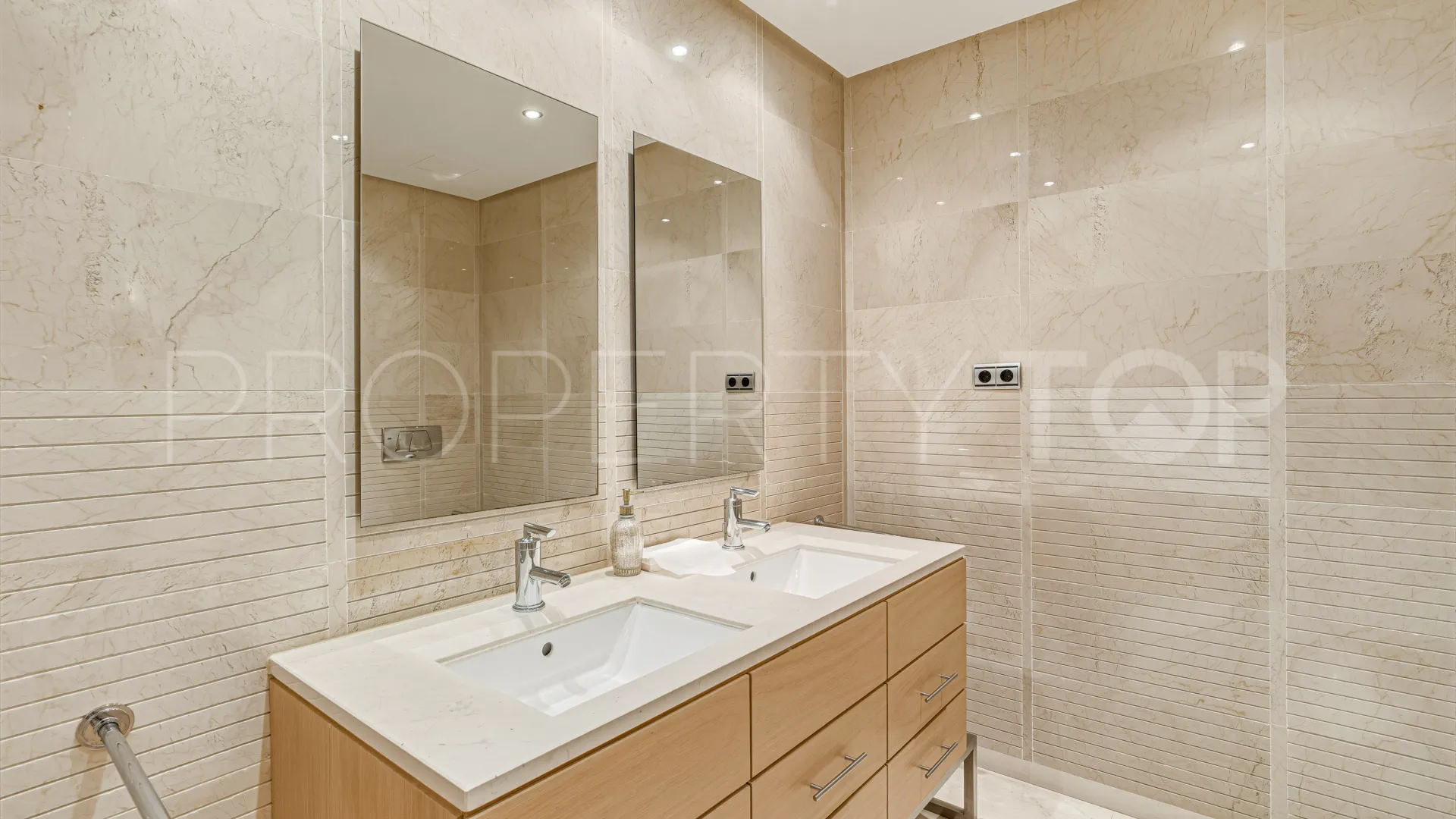 For sale ground floor apartment in Mansion Club