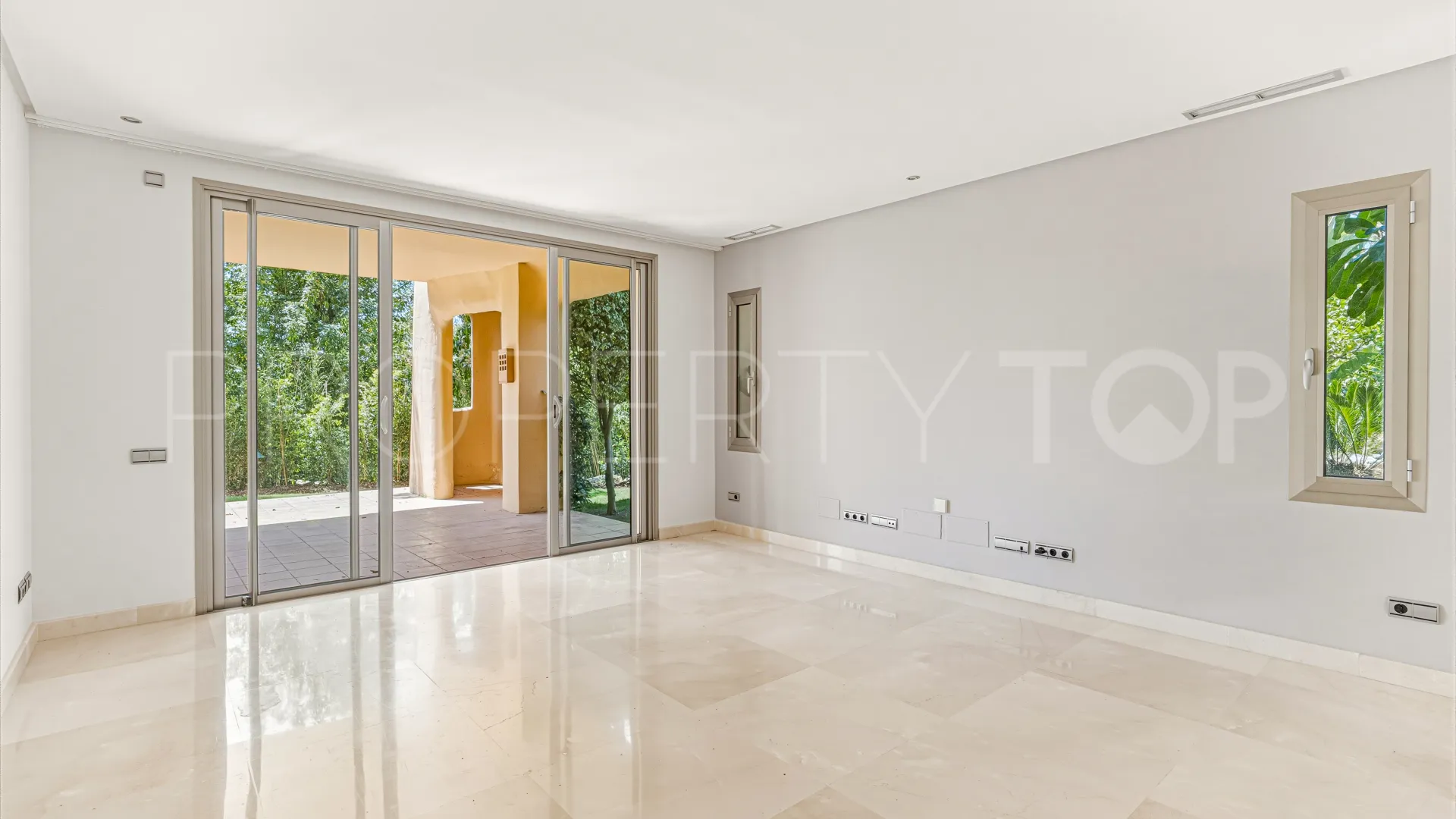 For sale ground floor apartment in Mansion Club