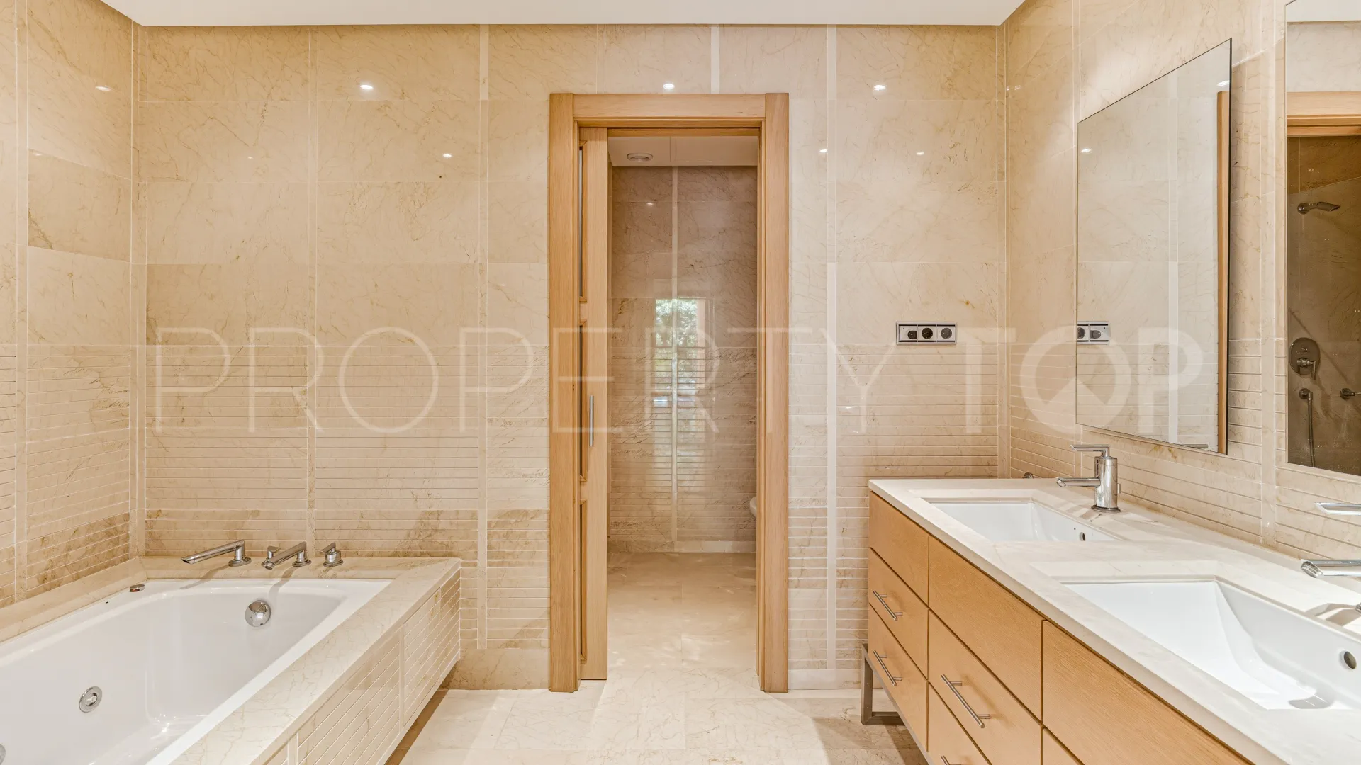 For sale ground floor apartment in Mansion Club