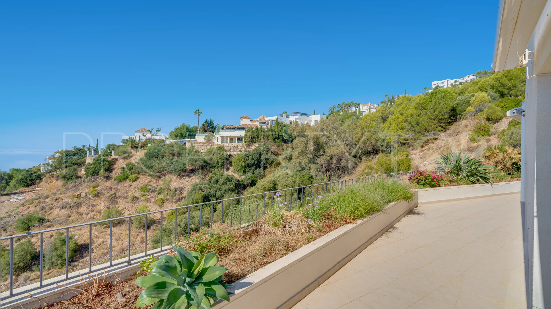 Lomas de los Monteros, apartamento planta baja en venta