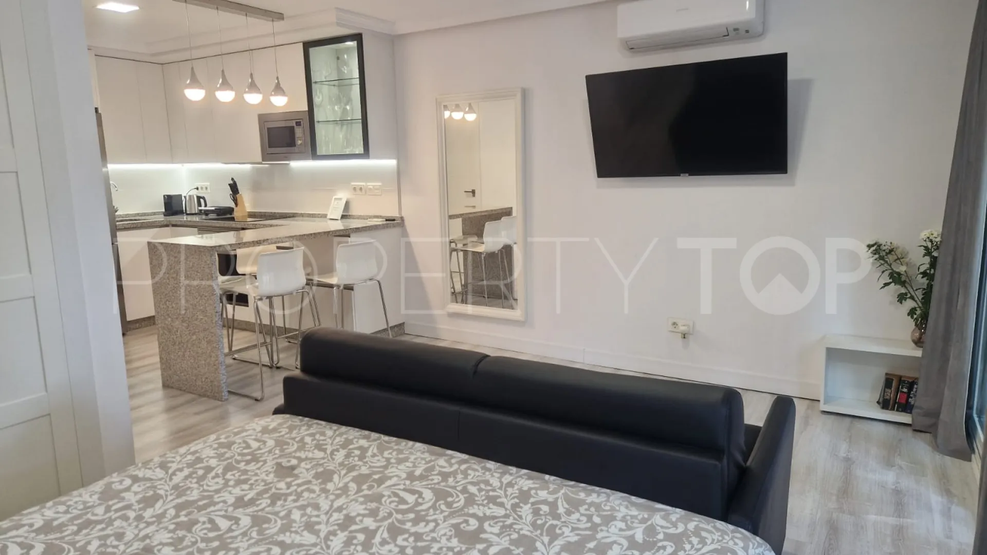 For sale Elviria Playa 1 bedroom ground floor apartment