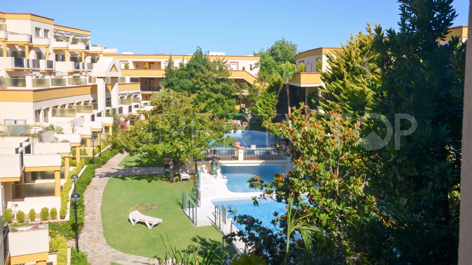 For sale Elviria Playa 1 bedroom ground floor apartment