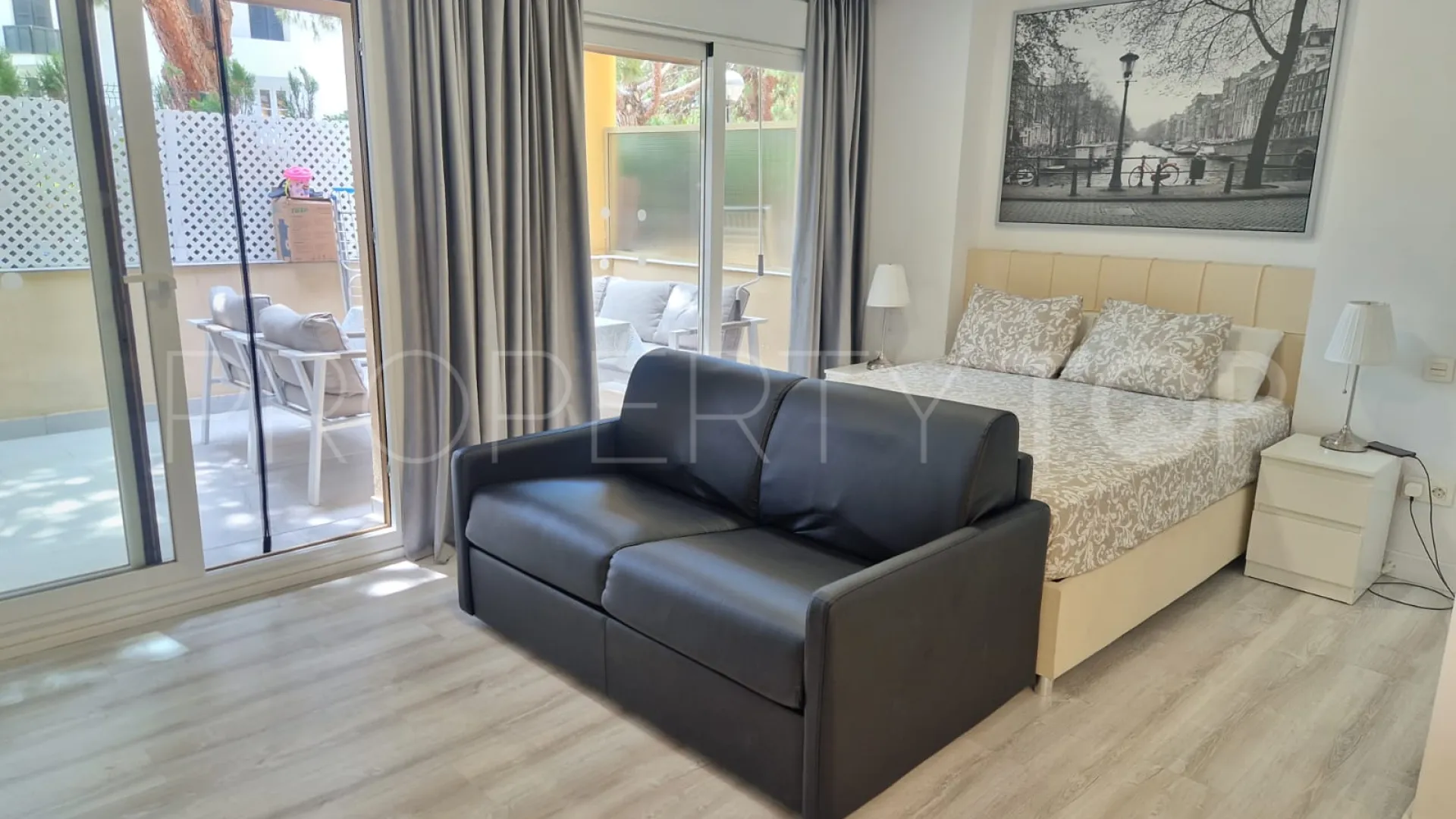 For sale Elviria Playa 1 bedroom ground floor apartment