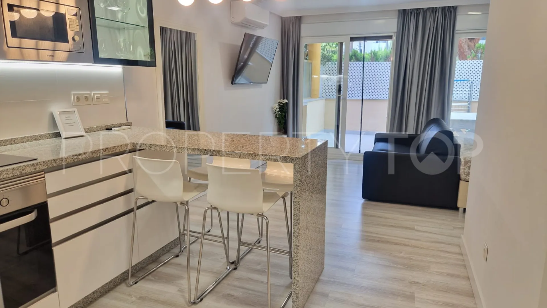 For sale Elviria Playa 1 bedroom ground floor apartment
