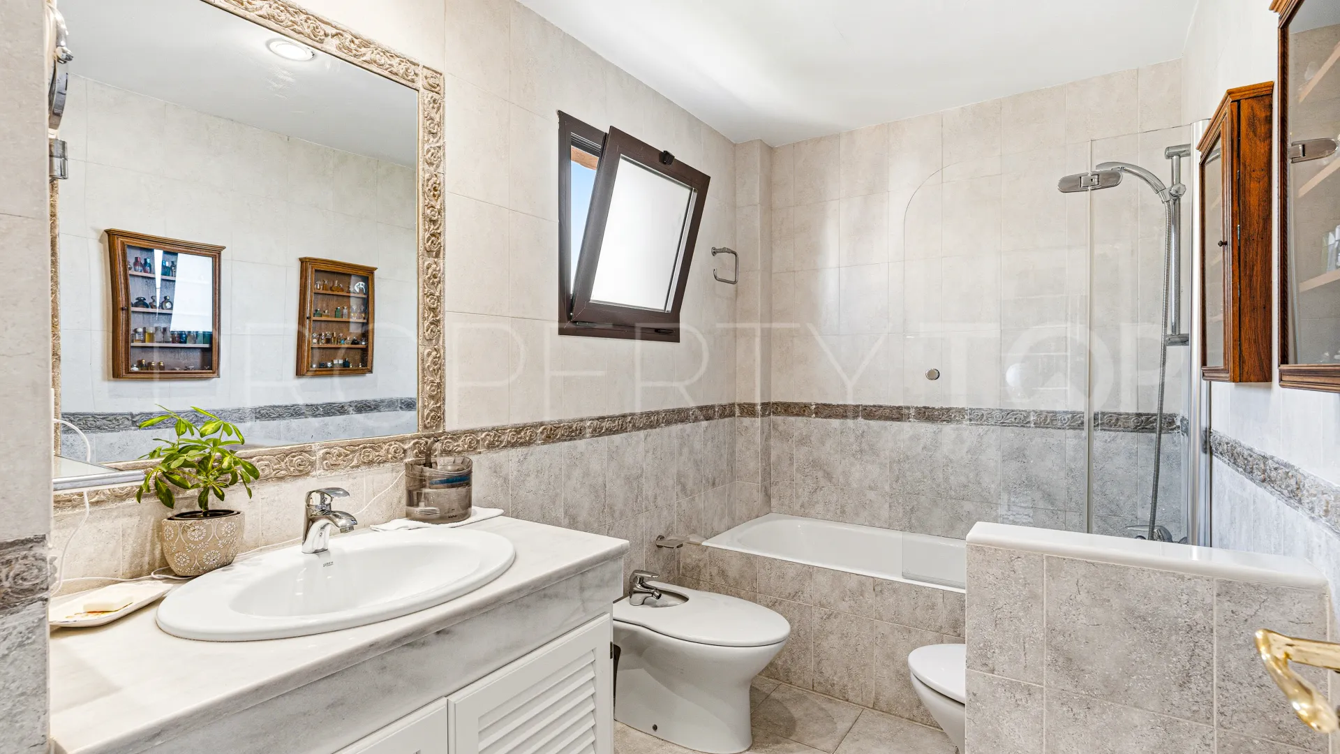 Atico duplex con 4 dormitorios en venta en Hacienda del Sol