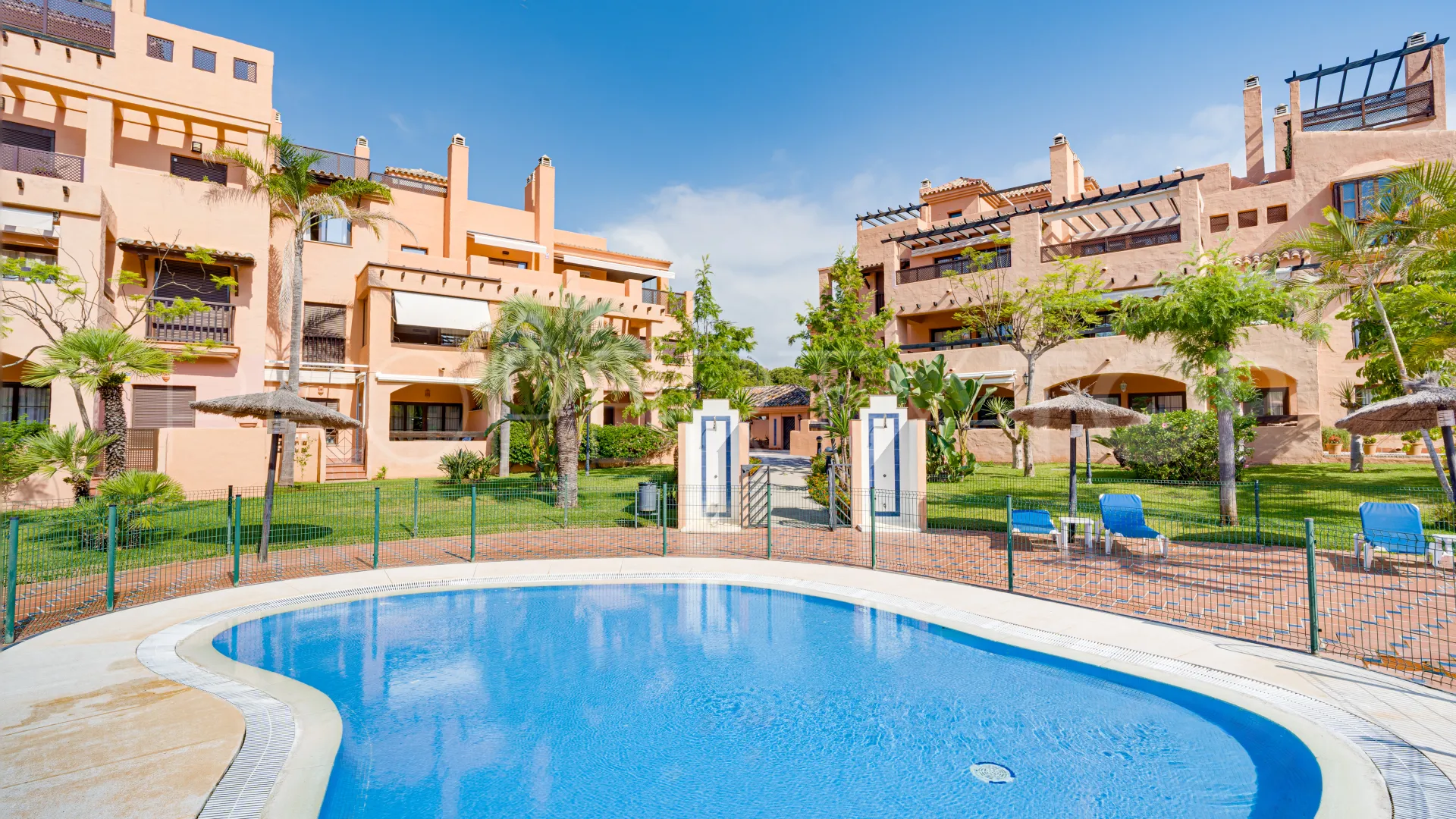 Atico duplex con 4 dormitorios en venta en Hacienda del Sol