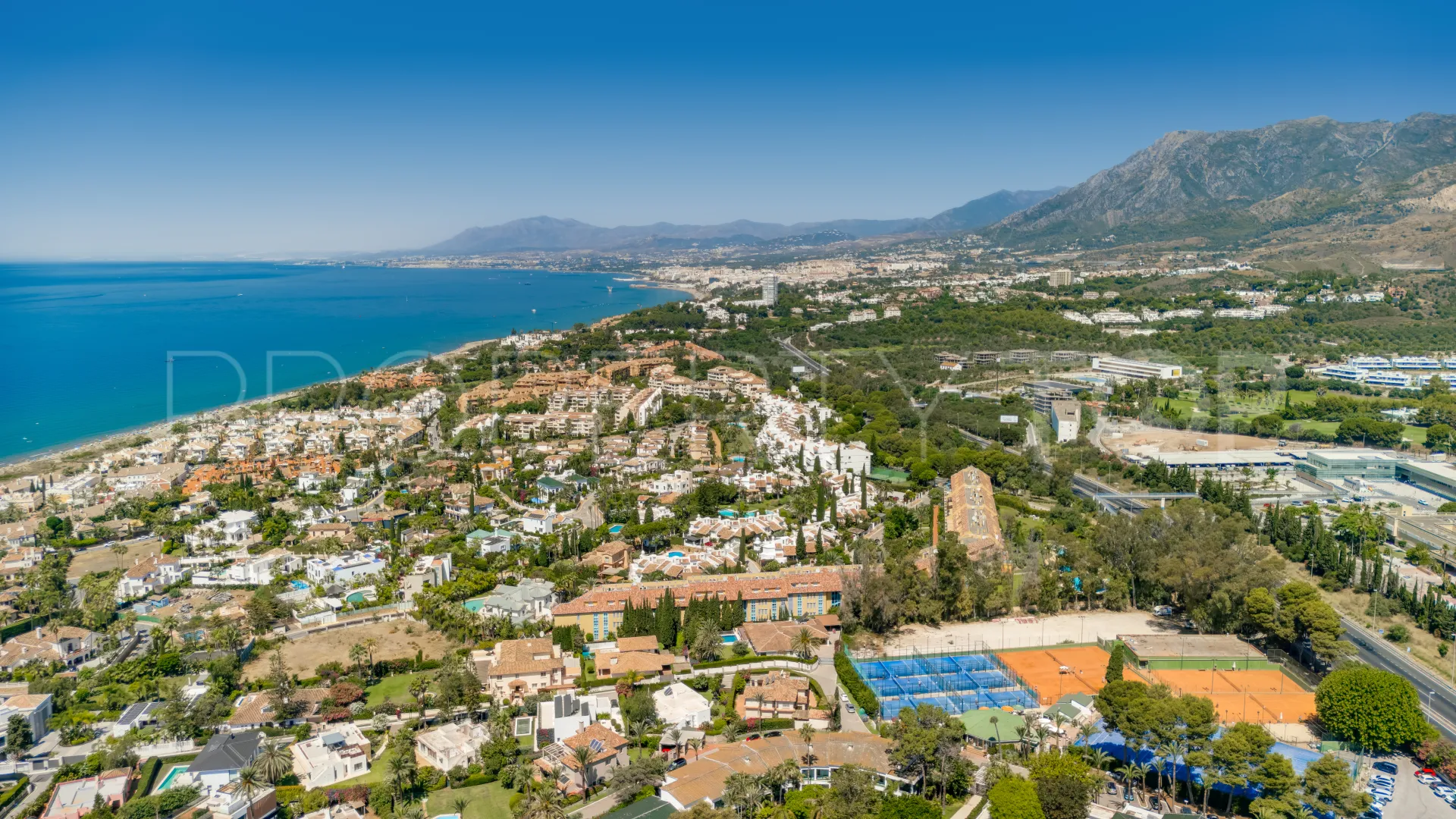 Comprar villa en Los Monteros Playa de 5 dormitorios