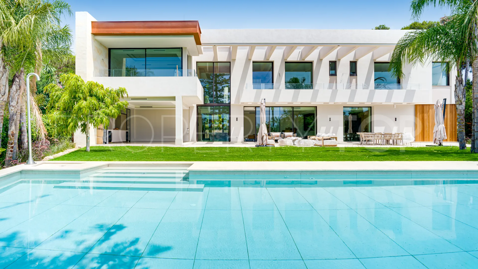 Comprar villa en Los Monteros Playa de 5 dormitorios