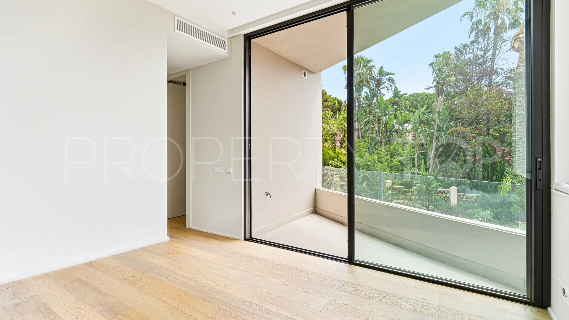 Comprar villa en Los Monteros Playa de 5 dormitorios