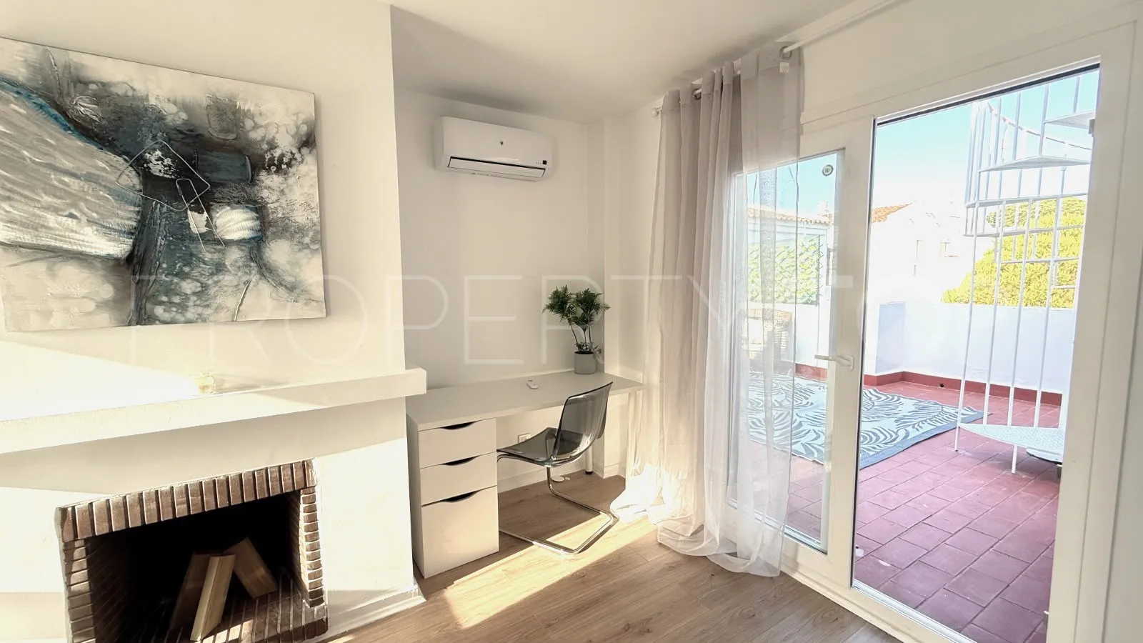 Duplex penthouse with 3 bedrooms for sale in Parque Elviria