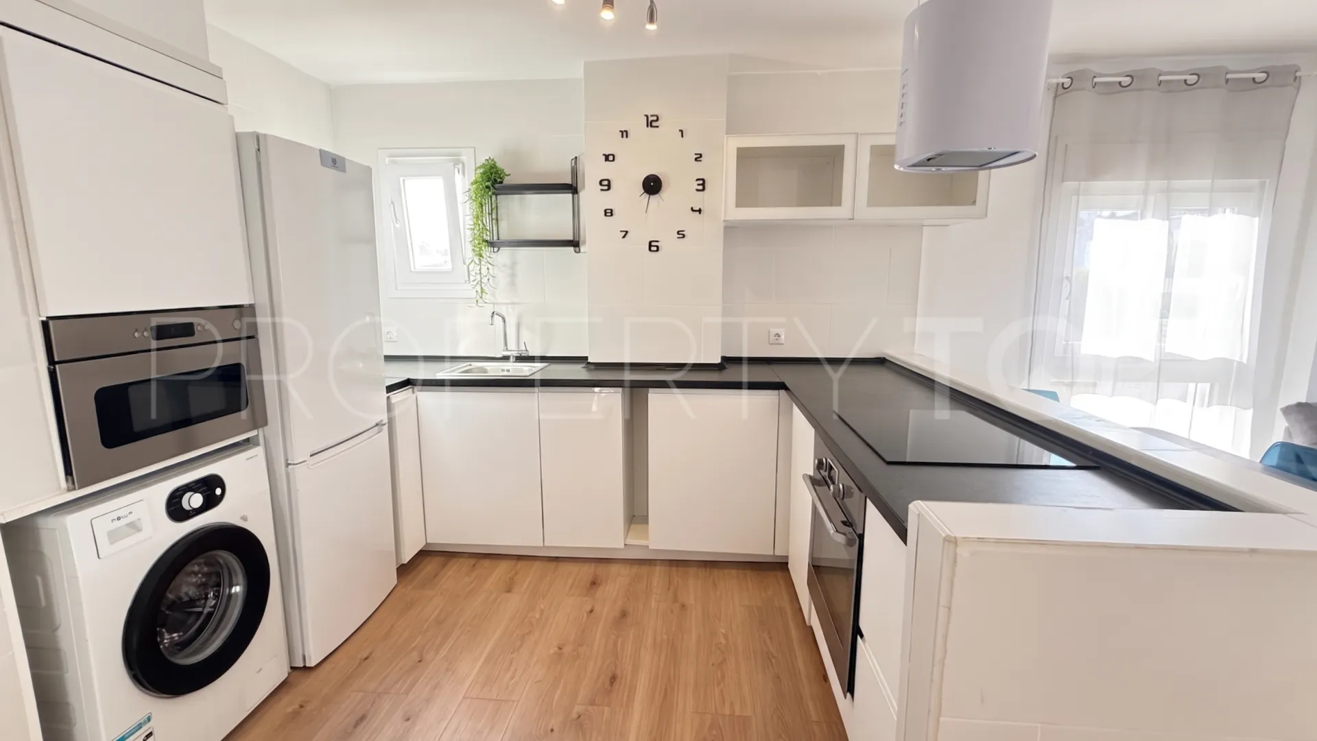 Duplex penthouse with 3 bedrooms for sale in Parque Elviria