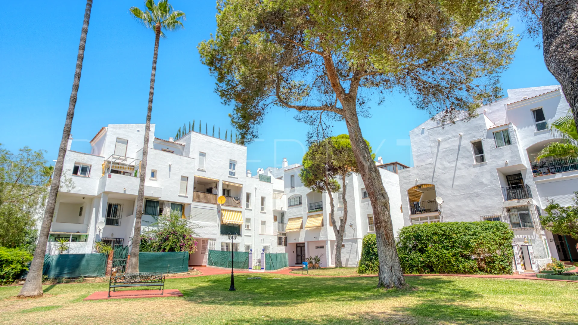Duplex penthouse with 3 bedrooms for sale in Parque Elviria