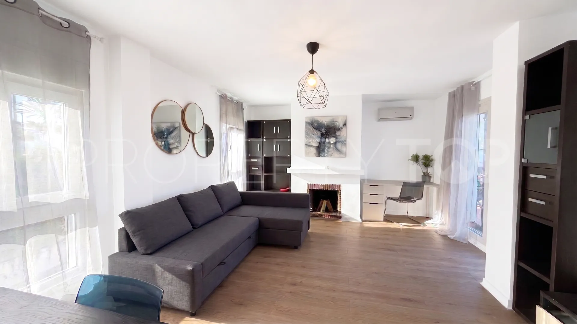Duplex penthouse with 3 bedrooms for sale in Parque Elviria