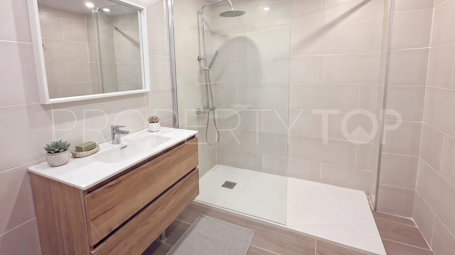 Duplex penthouse with 3 bedrooms for sale in Parque Elviria