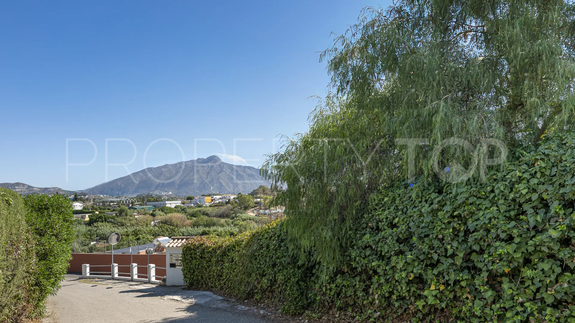 Buy Guadalmina Alta 3 bedrooms villa