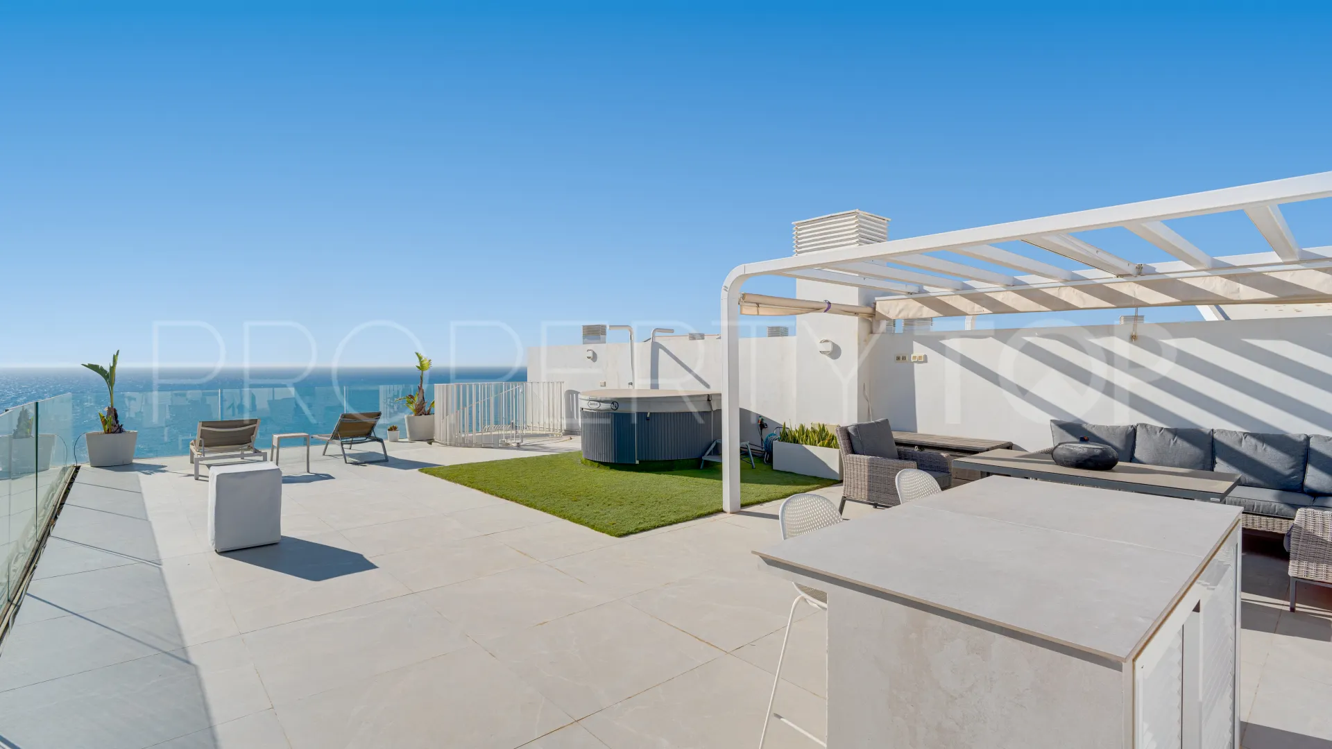 Duplex penthouse for sale in El Higueron