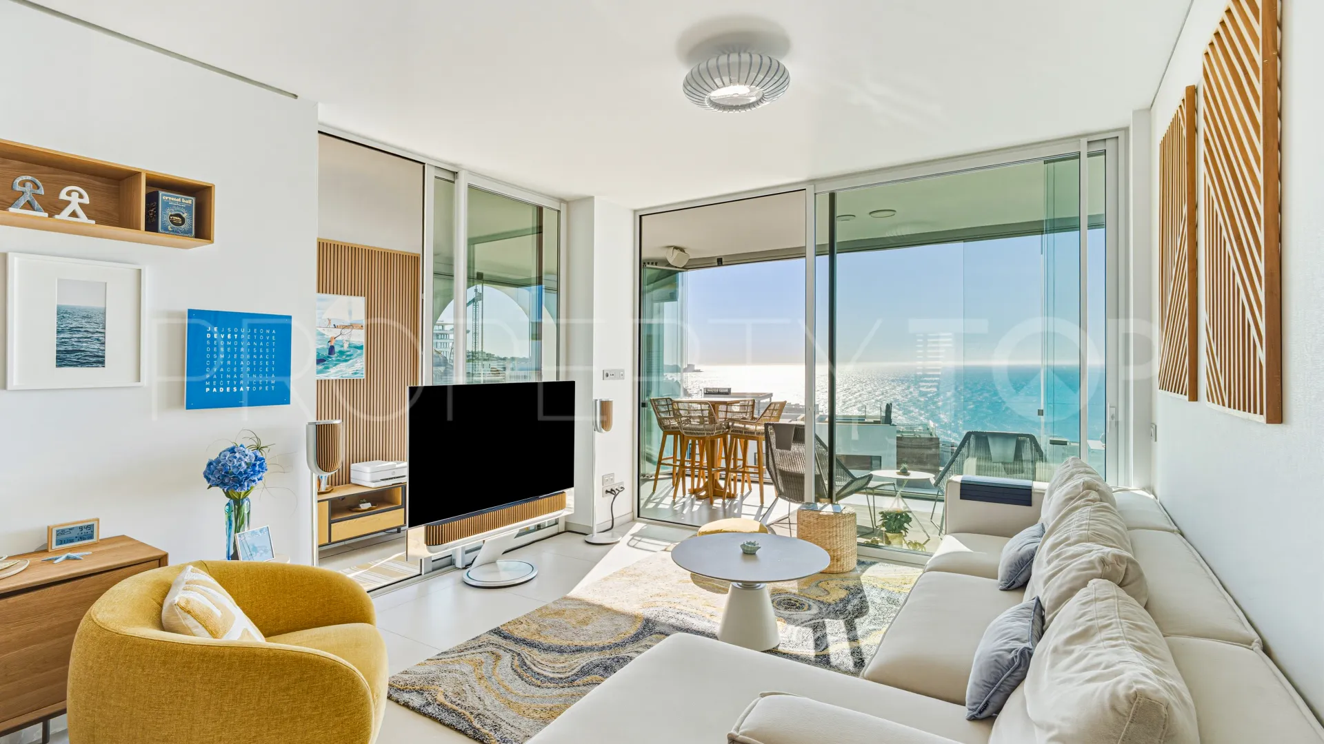 Duplex penthouse for sale in El Higueron