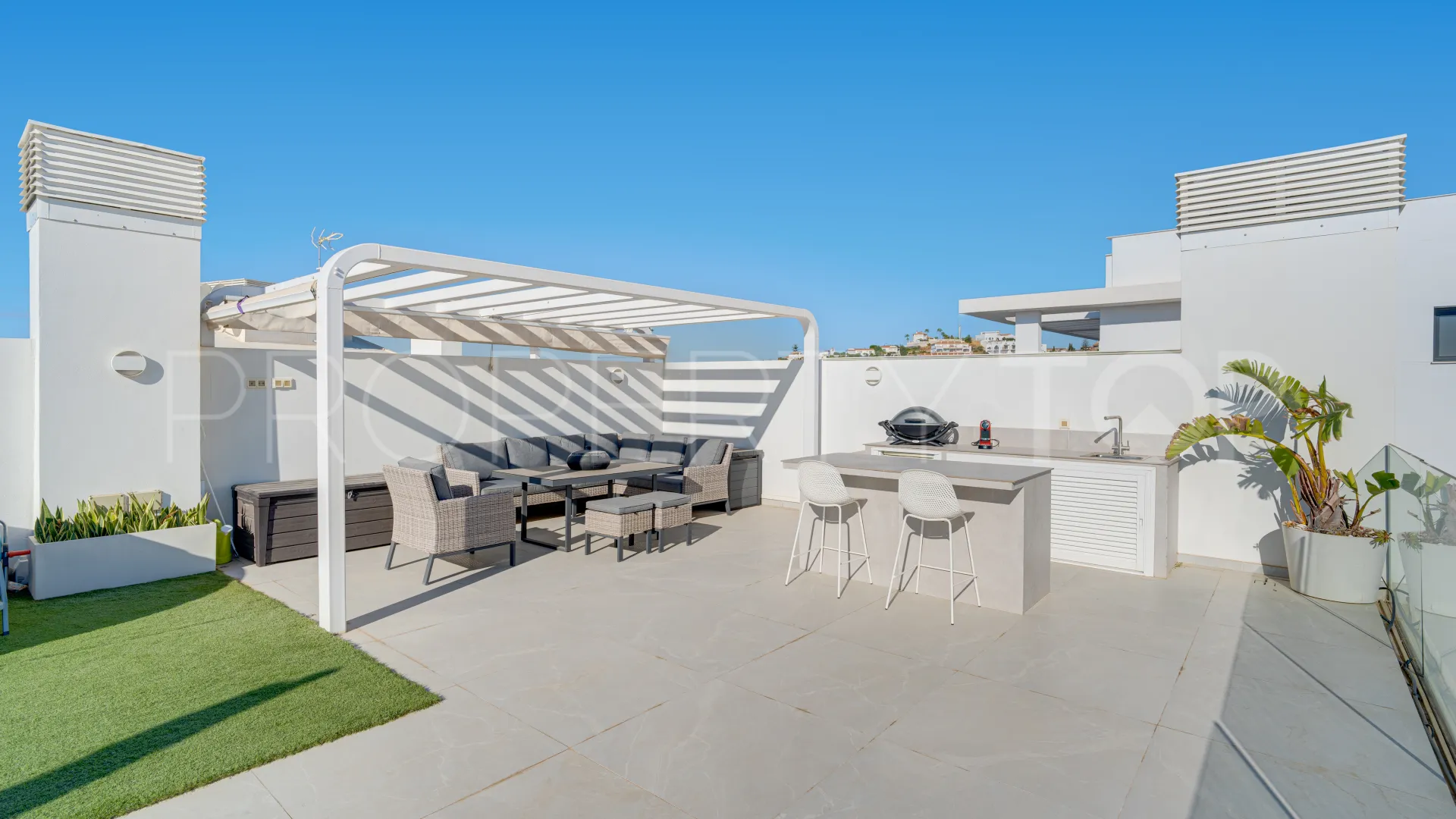 Duplex penthouse for sale in El Higueron
