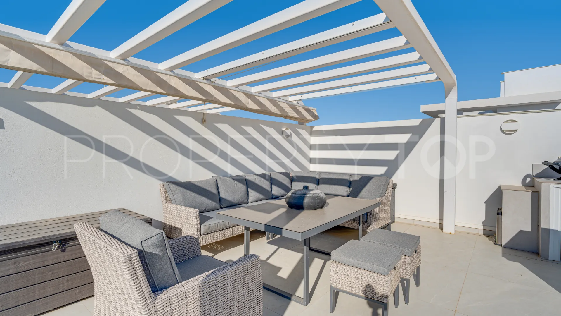 Duplex penthouse for sale in El Higueron