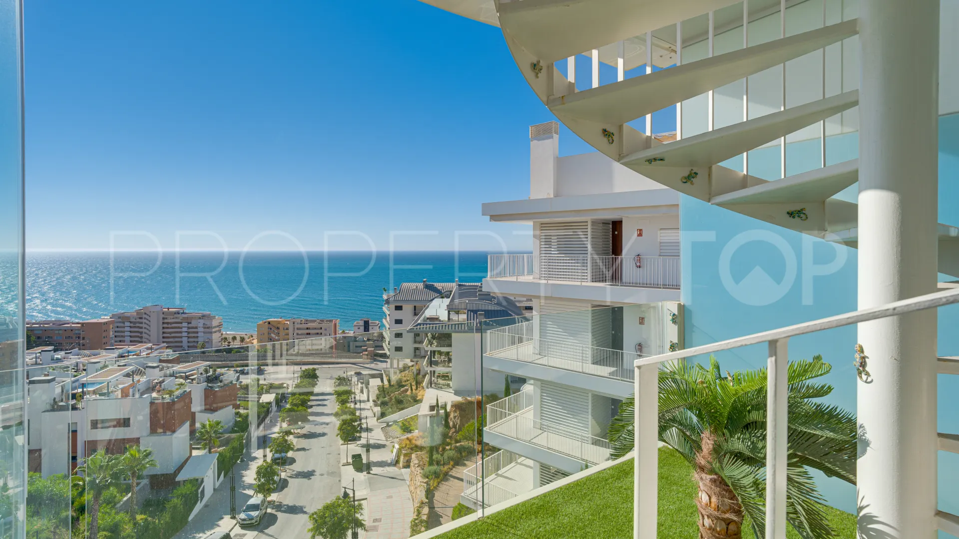 Duplex penthouse for sale in El Higueron