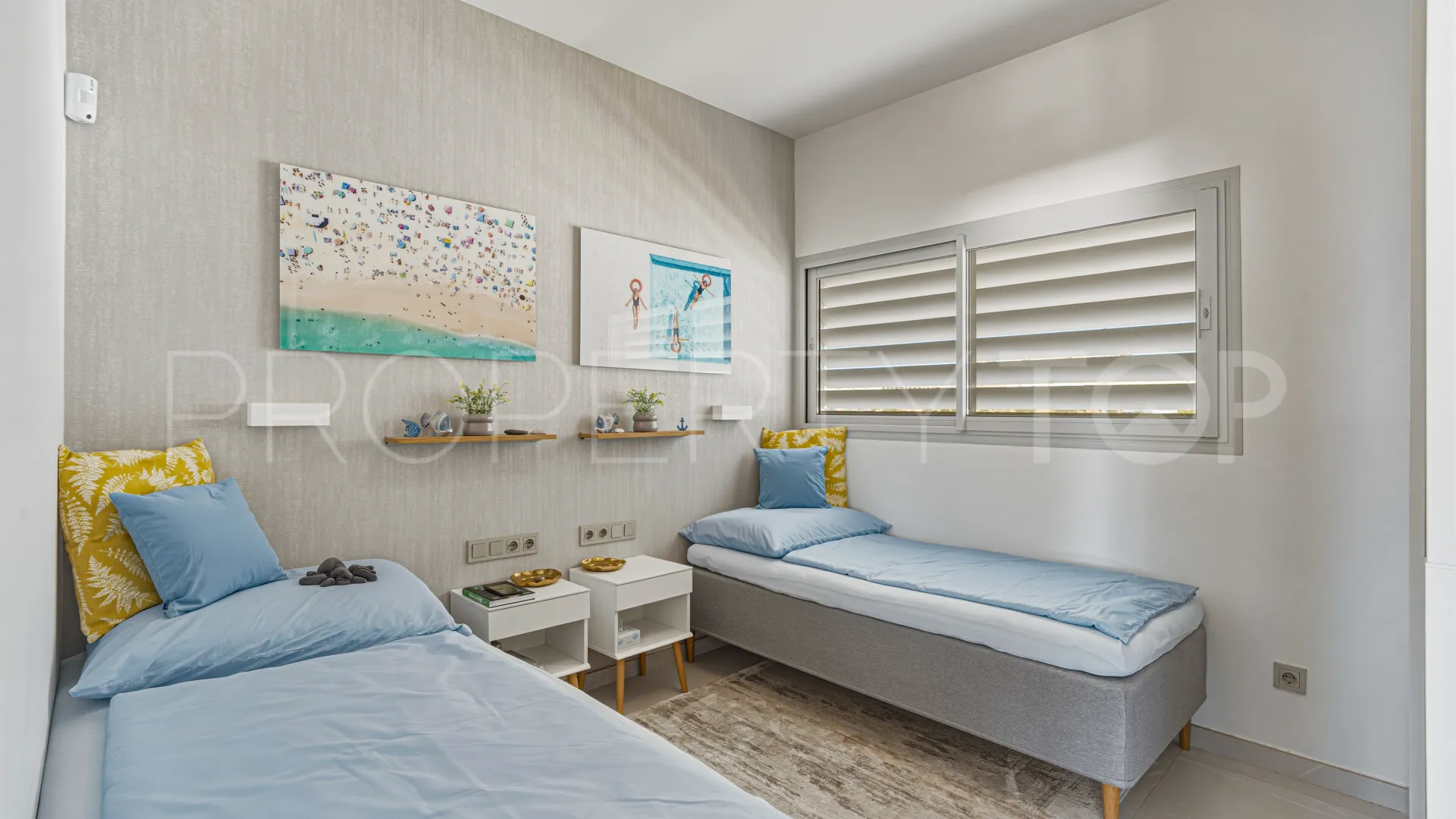 Duplex penthouse for sale in El Higueron