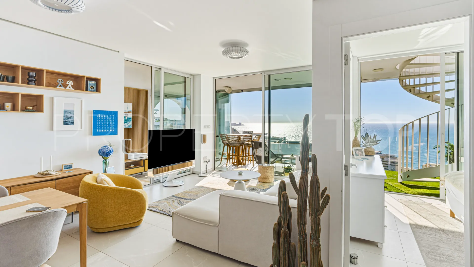 Duplex penthouse for sale in El Higueron