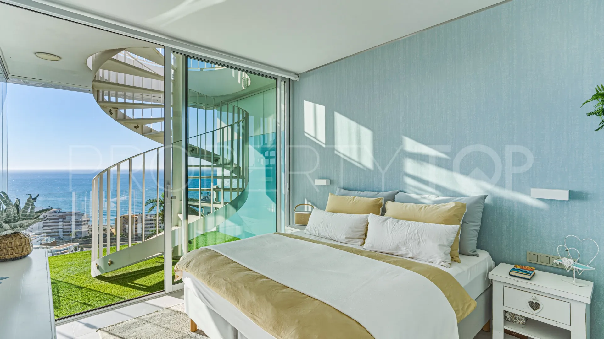 Duplex penthouse for sale in El Higueron