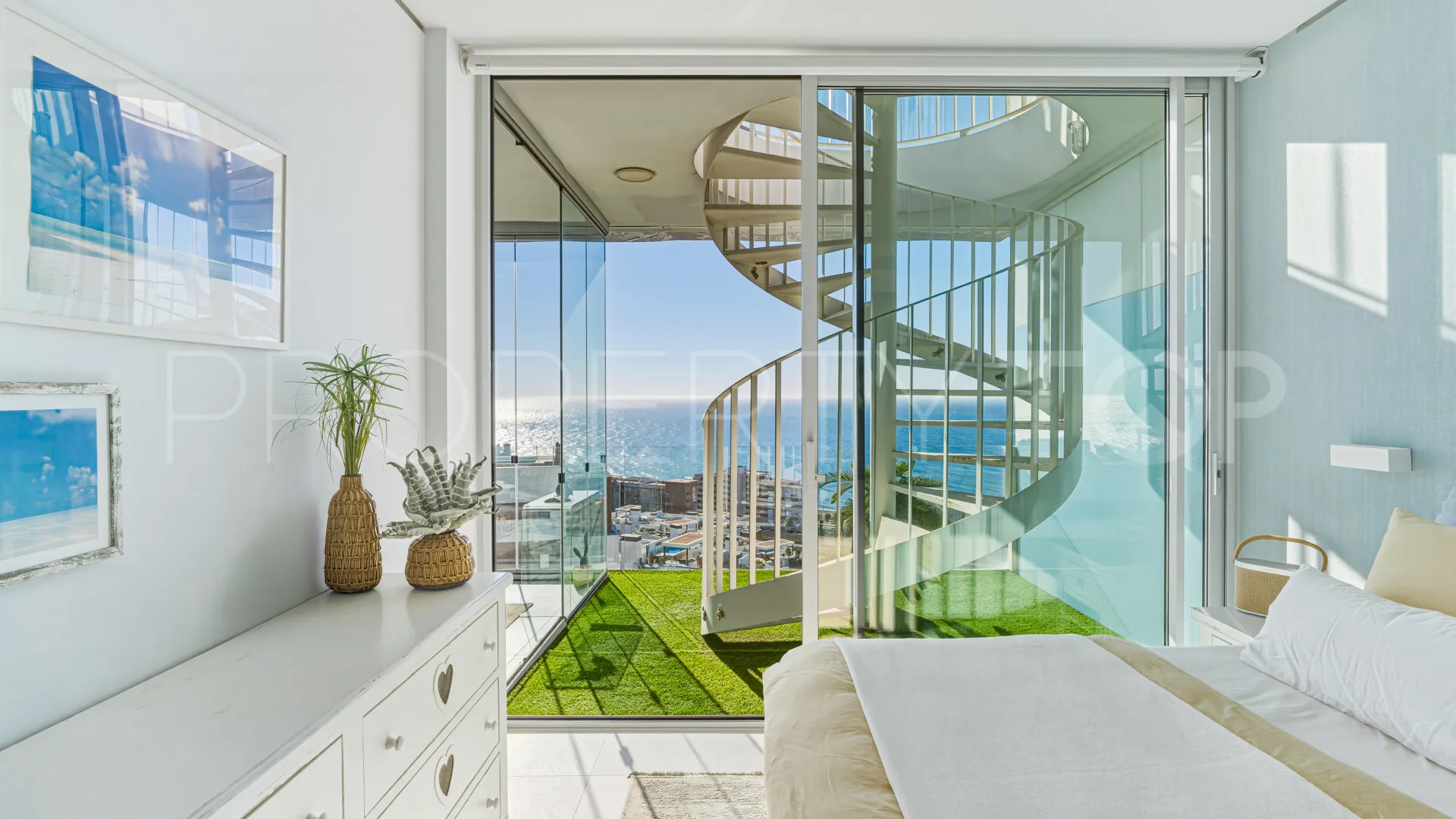 Duplex penthouse for sale in El Higueron