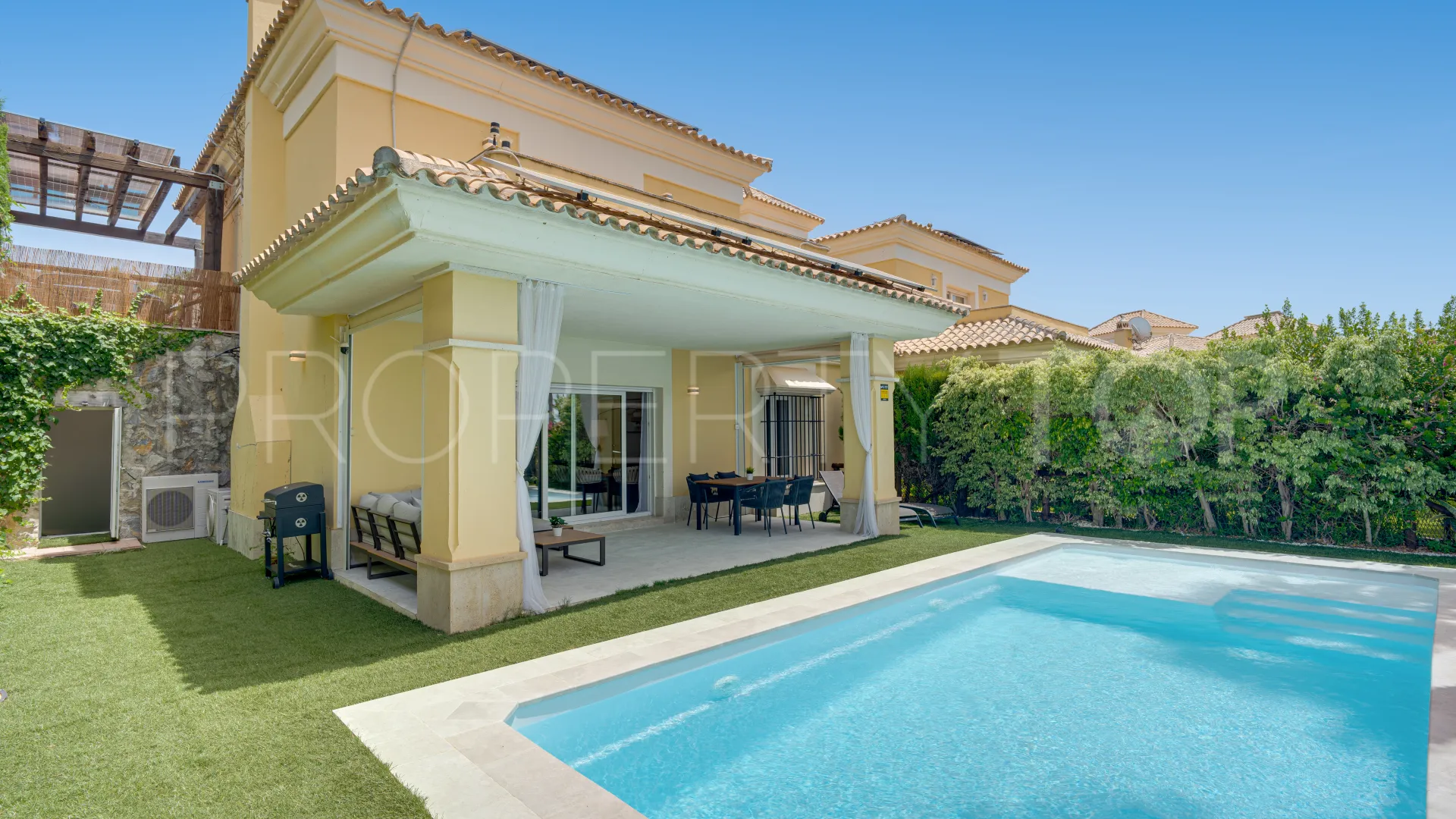Marbella Este, villa con 4 dormitorios en venta
