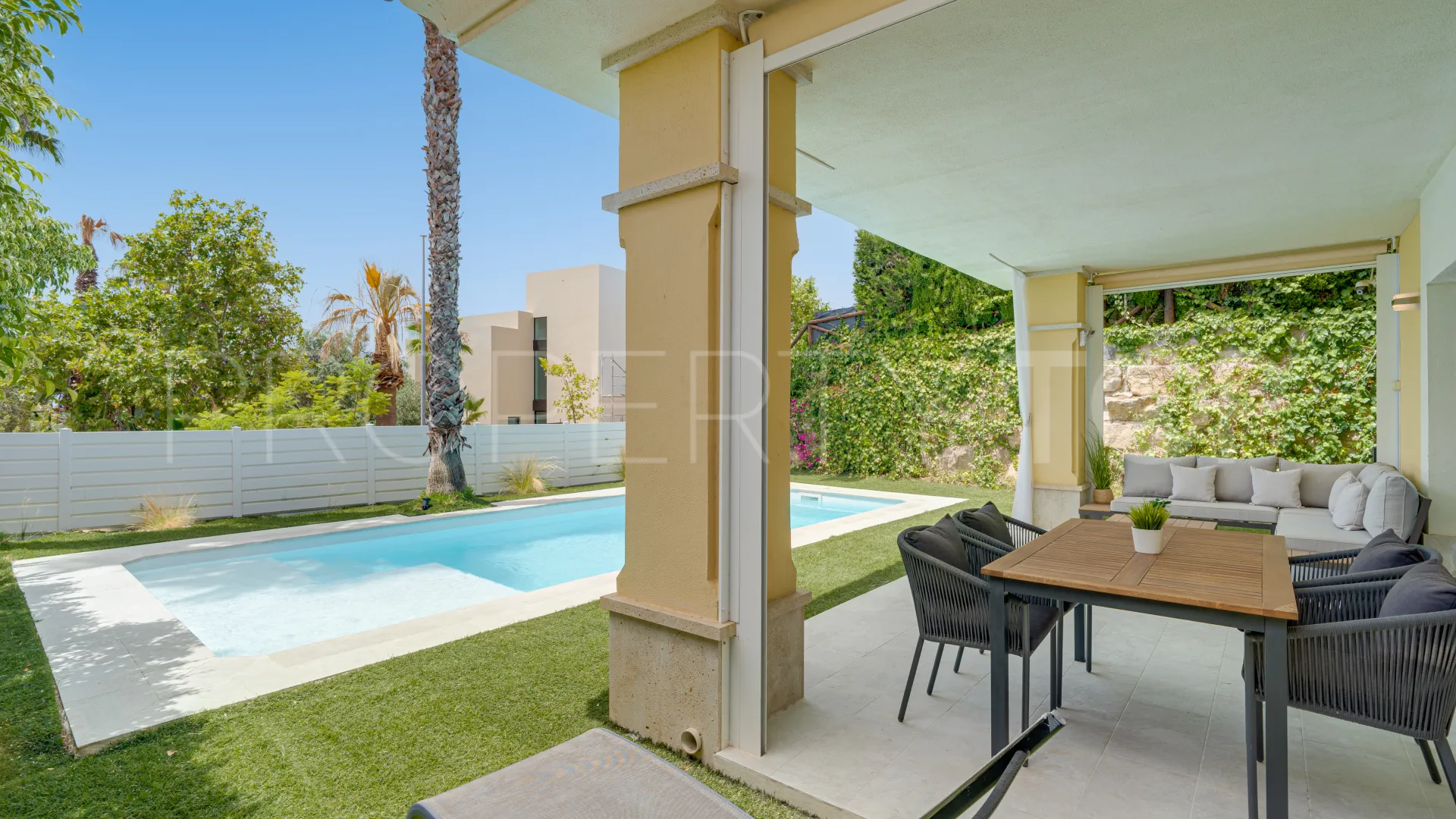 Marbella Este, villa con 4 dormitorios en venta