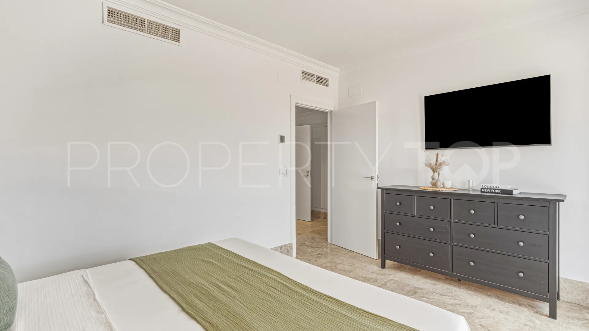 Marbella Este, villa con 4 dormitorios en venta