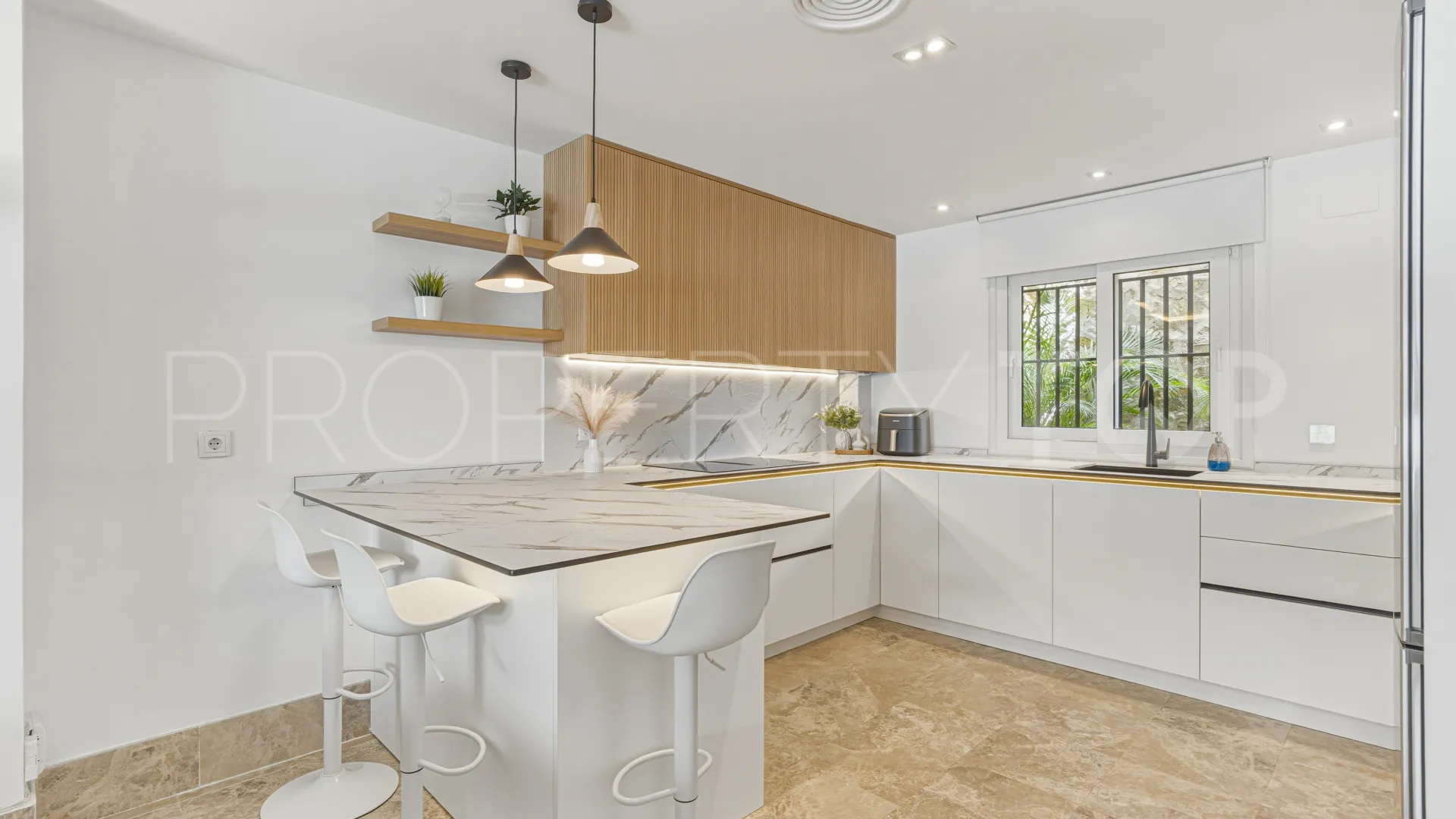 Marbella Este, villa con 4 dormitorios en venta
