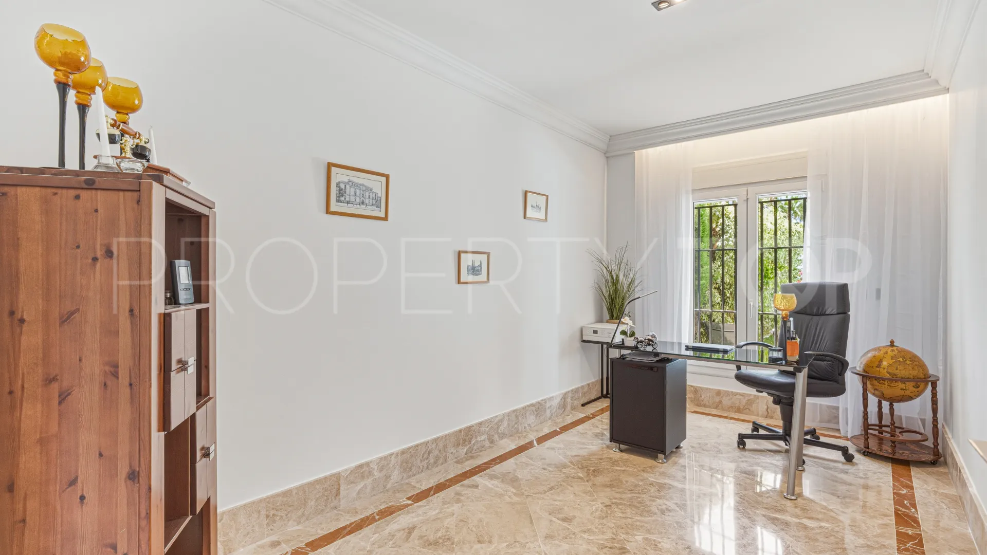Marbella Este, villa con 4 dormitorios en venta