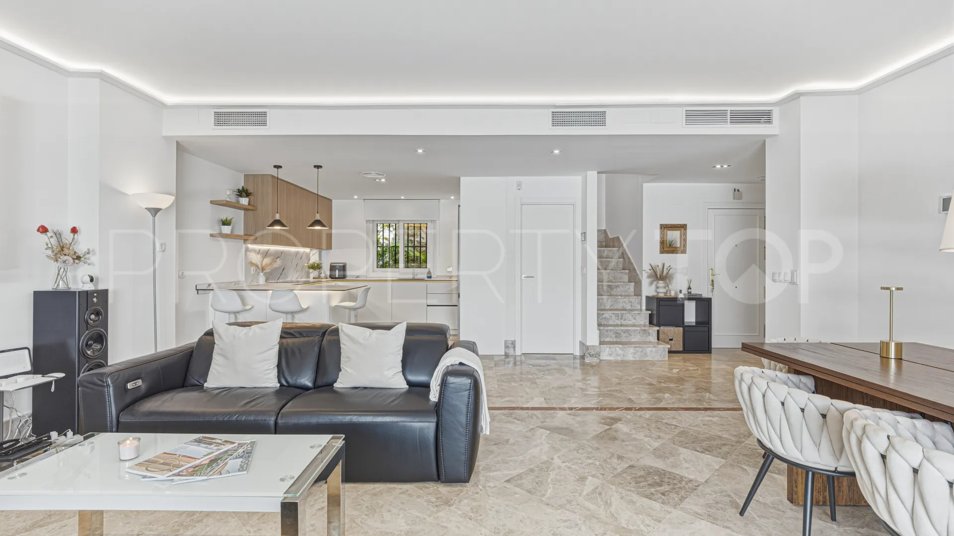 Marbella Este, villa con 4 dormitorios en venta