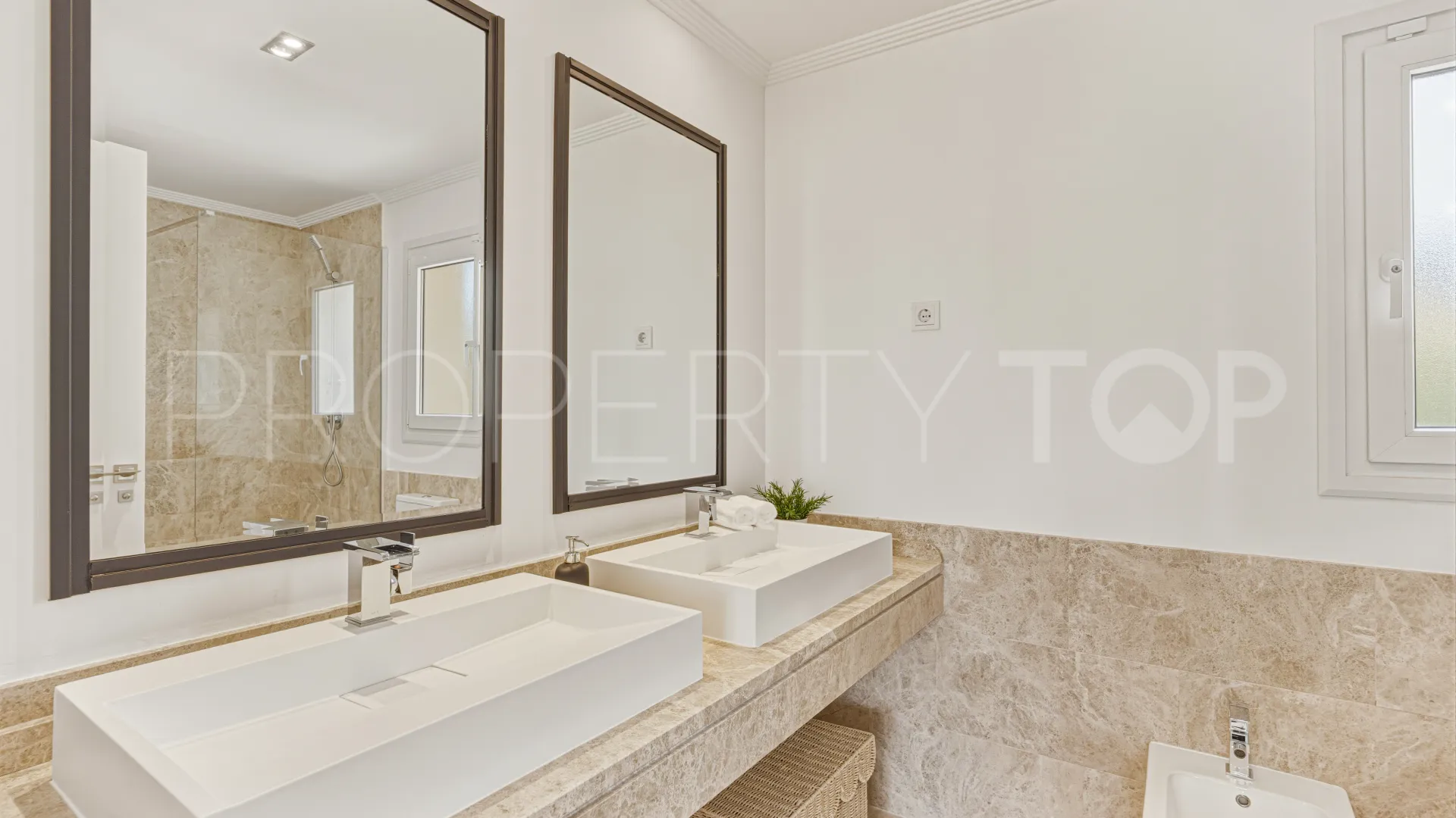 Marbella Este, villa con 4 dormitorios en venta