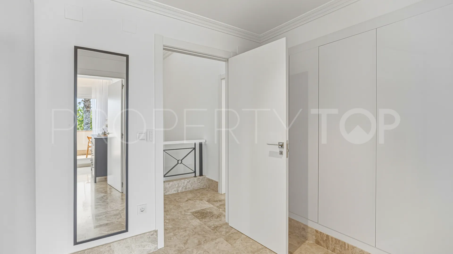 Marbella Este, villa con 4 dormitorios en venta