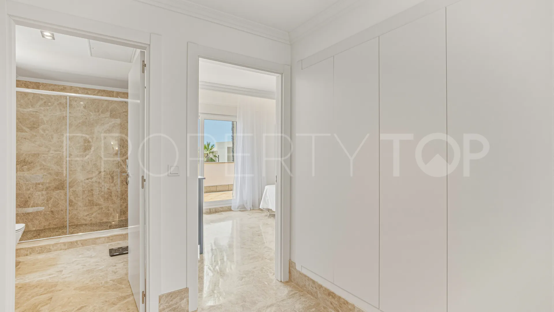 Marbella Este, villa con 4 dormitorios en venta