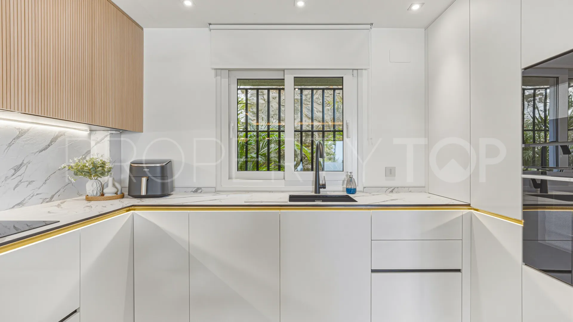 Marbella Este, villa con 4 dormitorios en venta