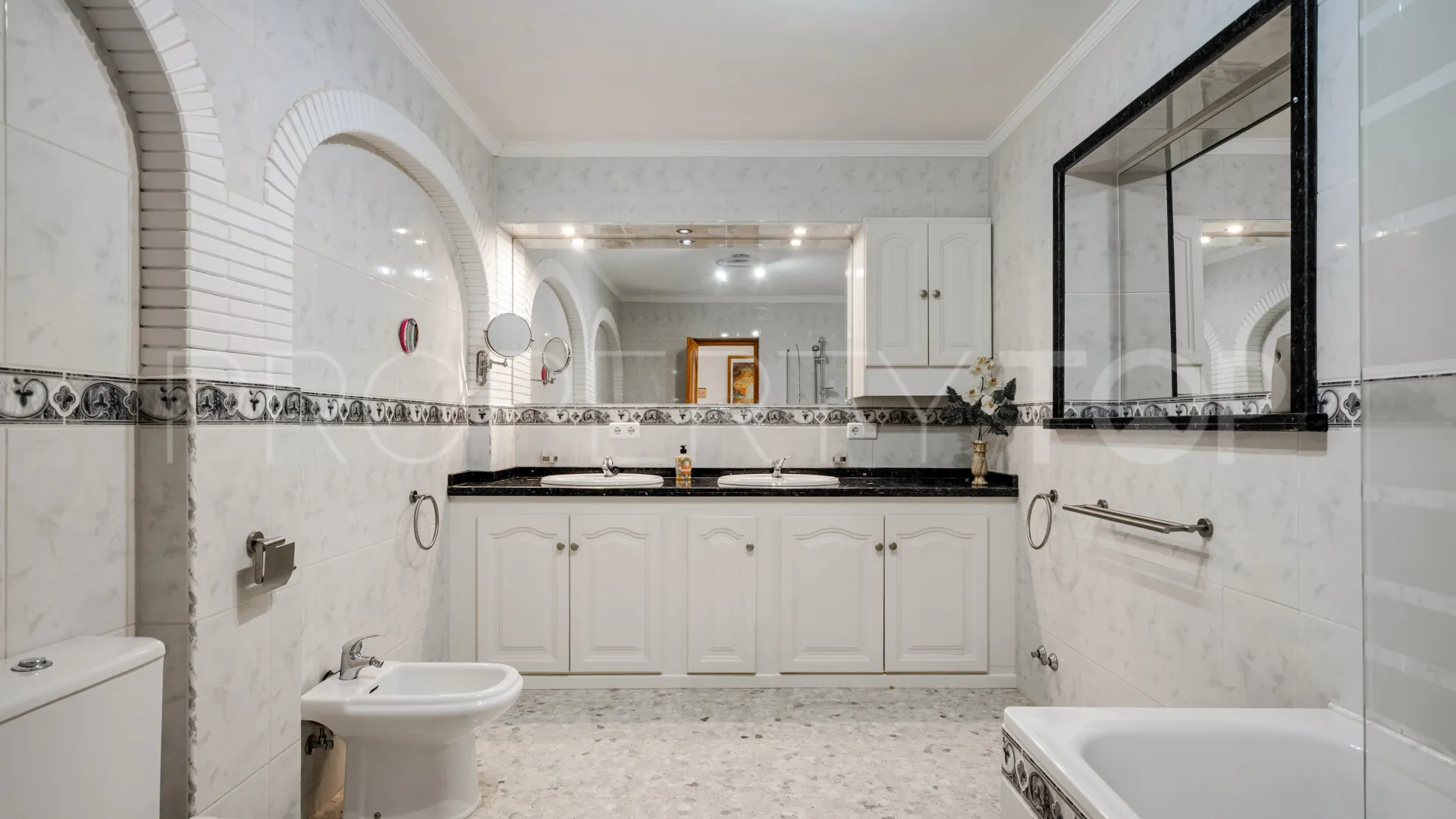 Villa en venta en Los Pedregales de 4 dormitorios