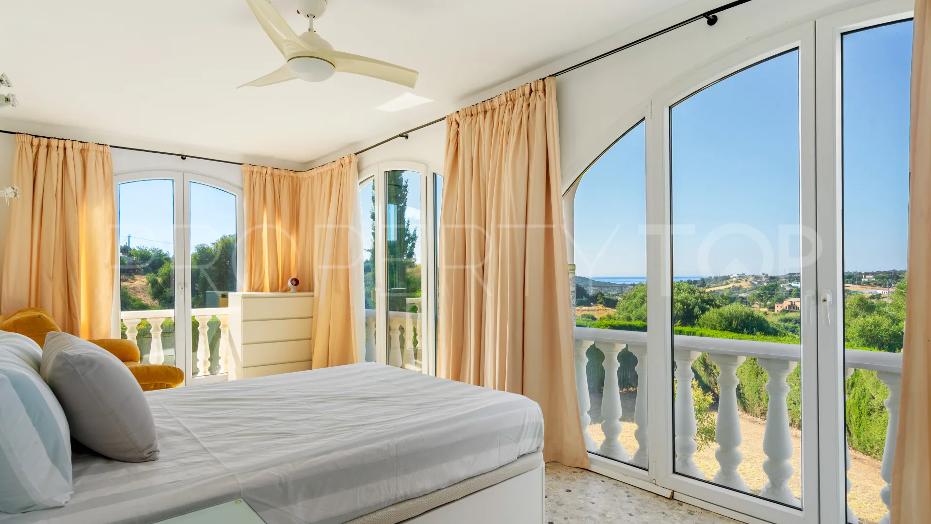 Villa en venta en Los Pedregales de 4 dormitorios