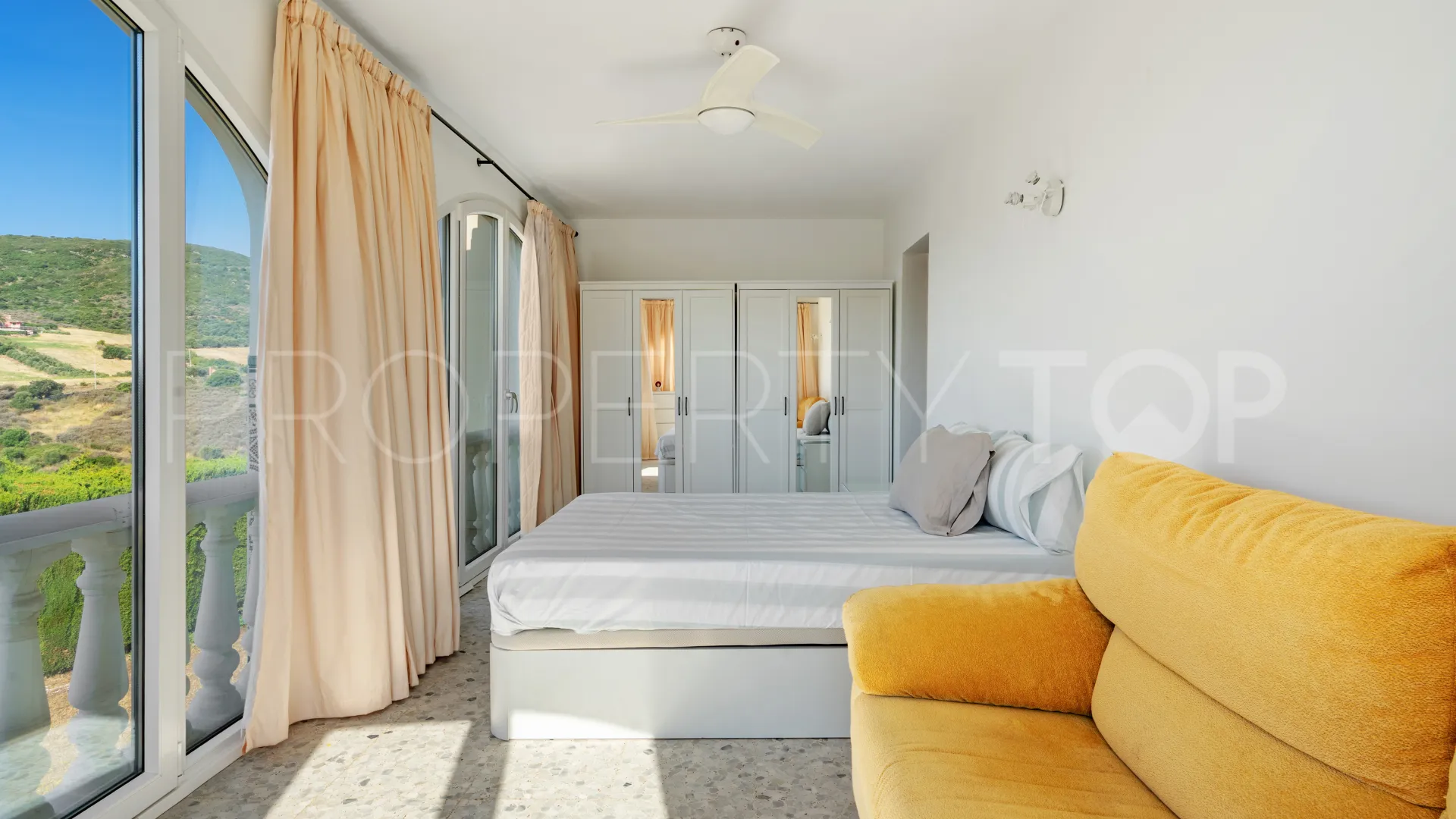 Villa en venta en Los Pedregales de 4 dormitorios