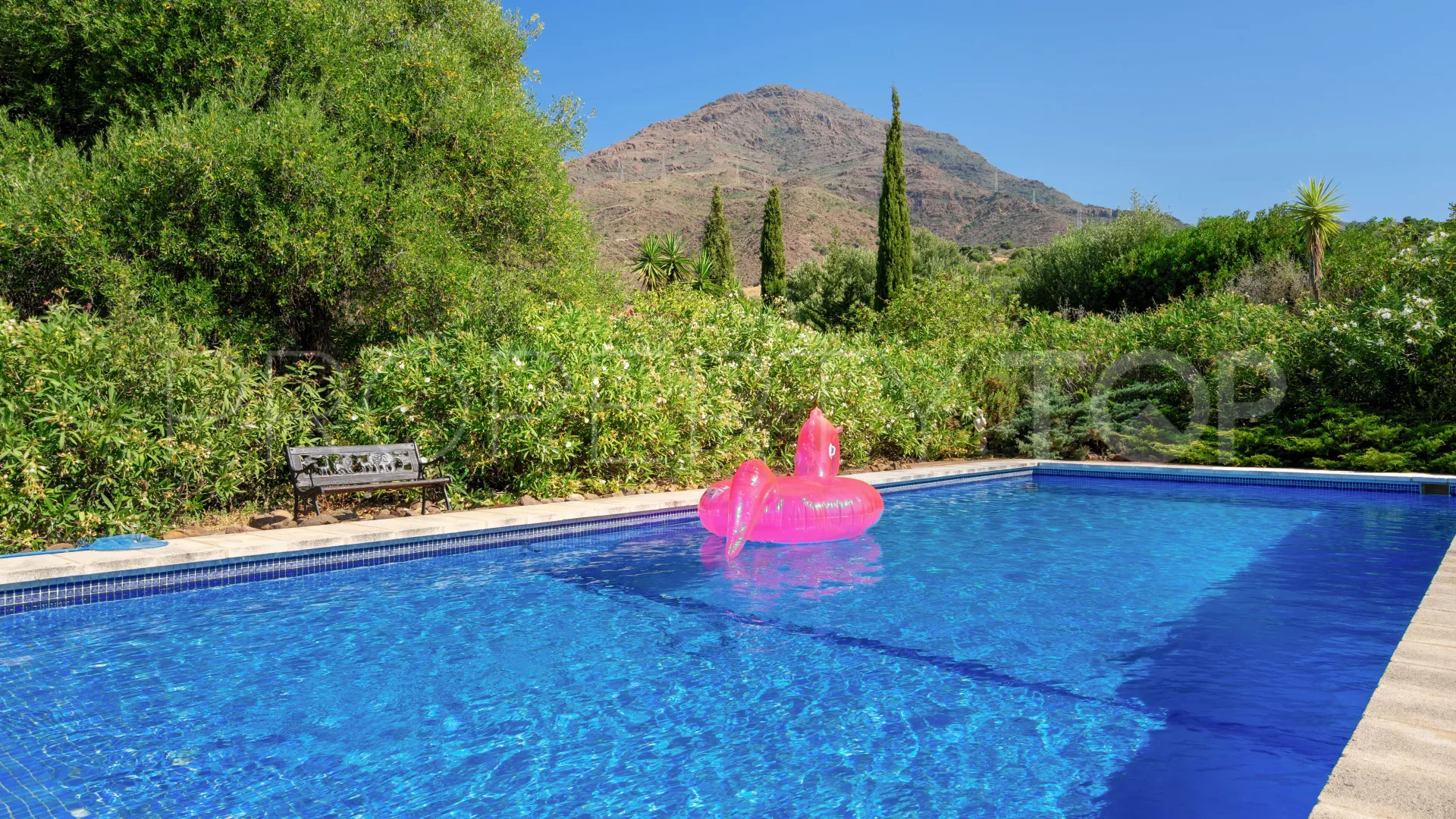 Villa en venta en Los Pedregales de 4 dormitorios