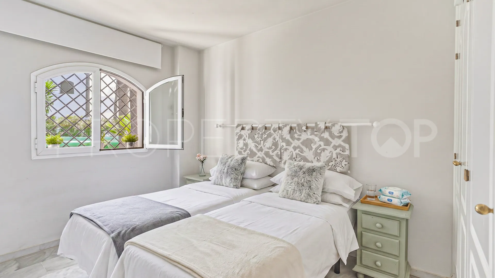 Elviria ground floor apartment for sale